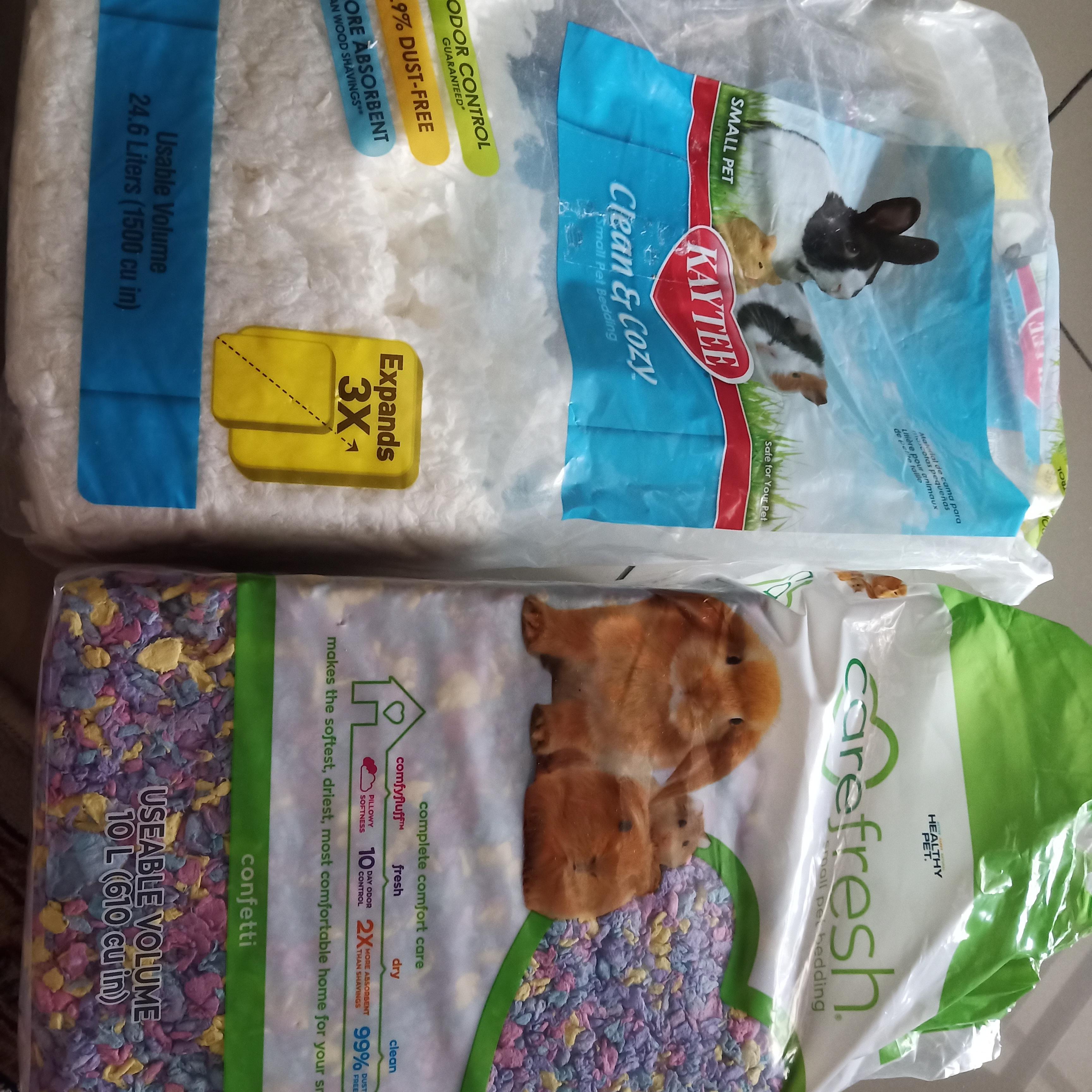 Kaytee vs Carefresh. Lately i see that the kaytee bedding get stuck on