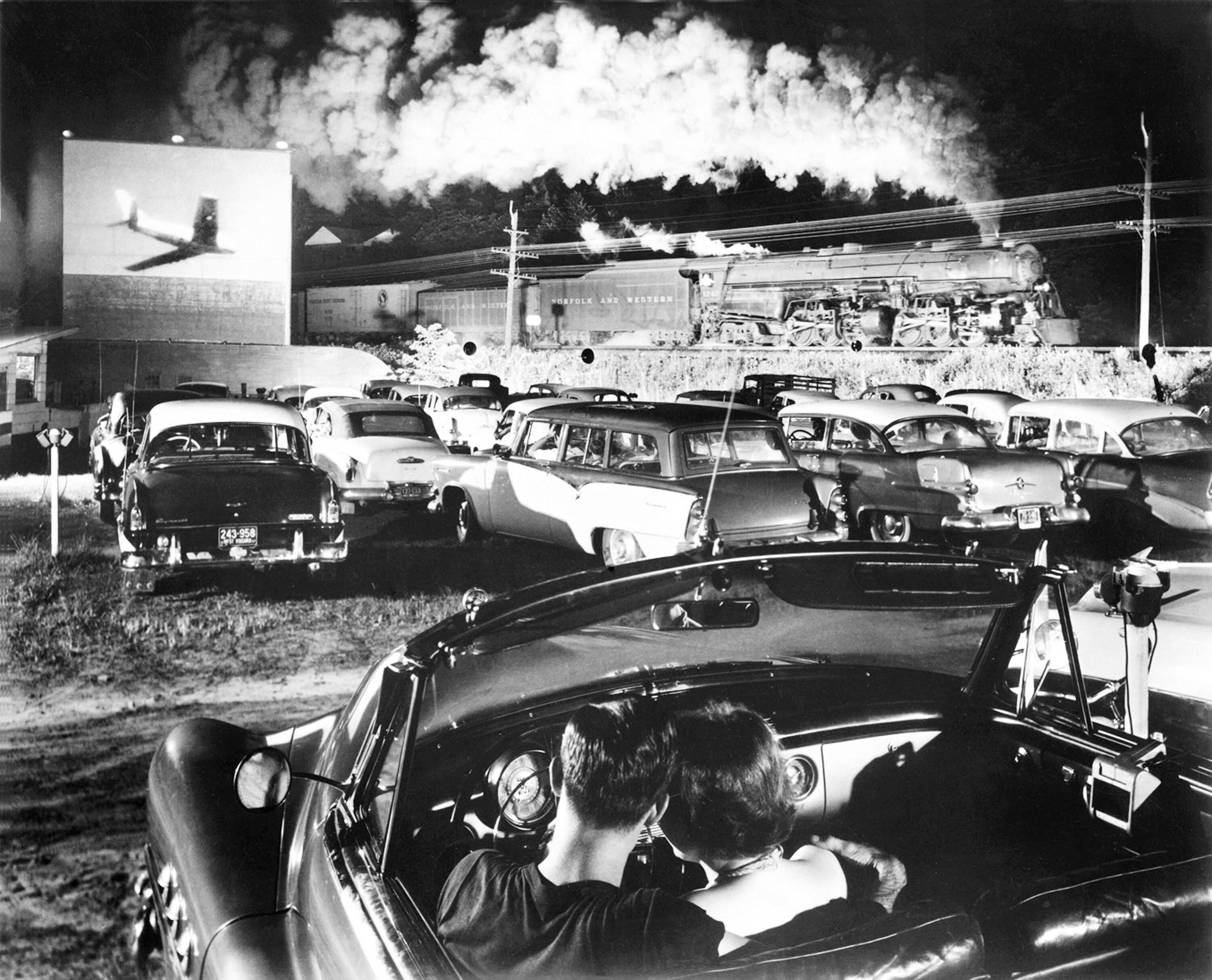 Drive In theatre 1950s r/OldSchoolCool