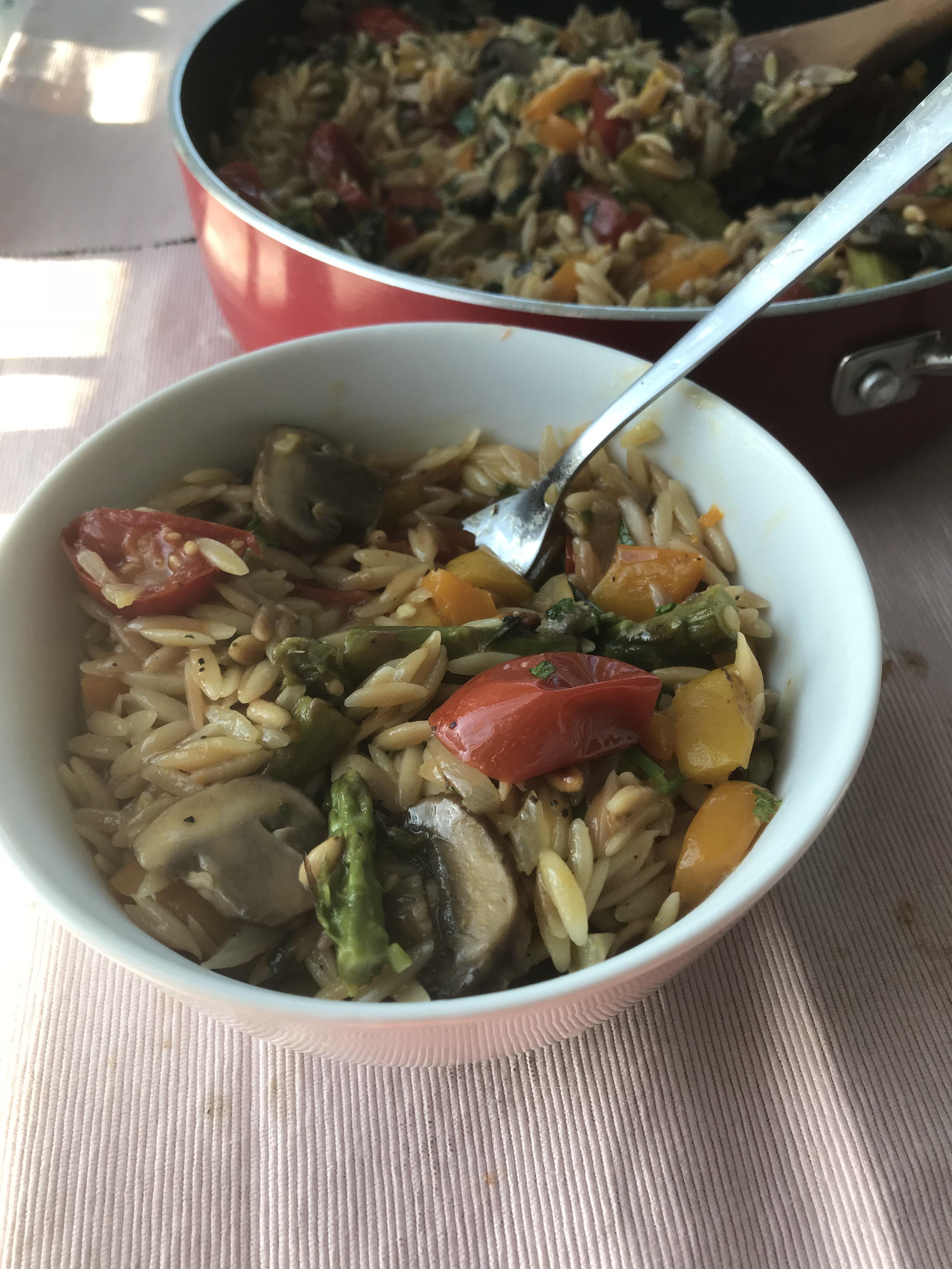 Lemon garlic orzo pasta, wow so much flavor! (And so much veggies!) r