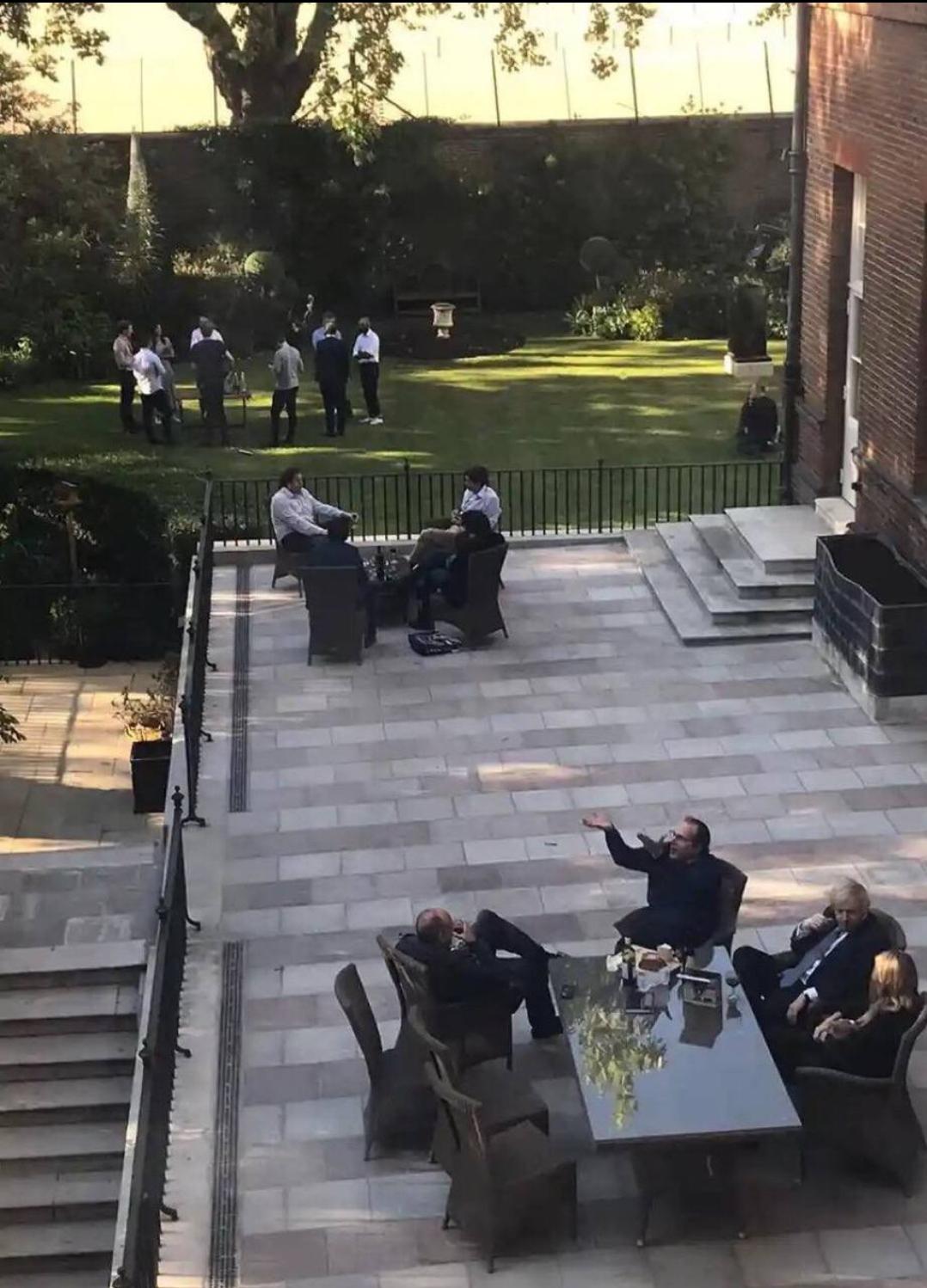 PHOTO 🚨 UK PM Boris Johnson has been pictured with wine and cheese
