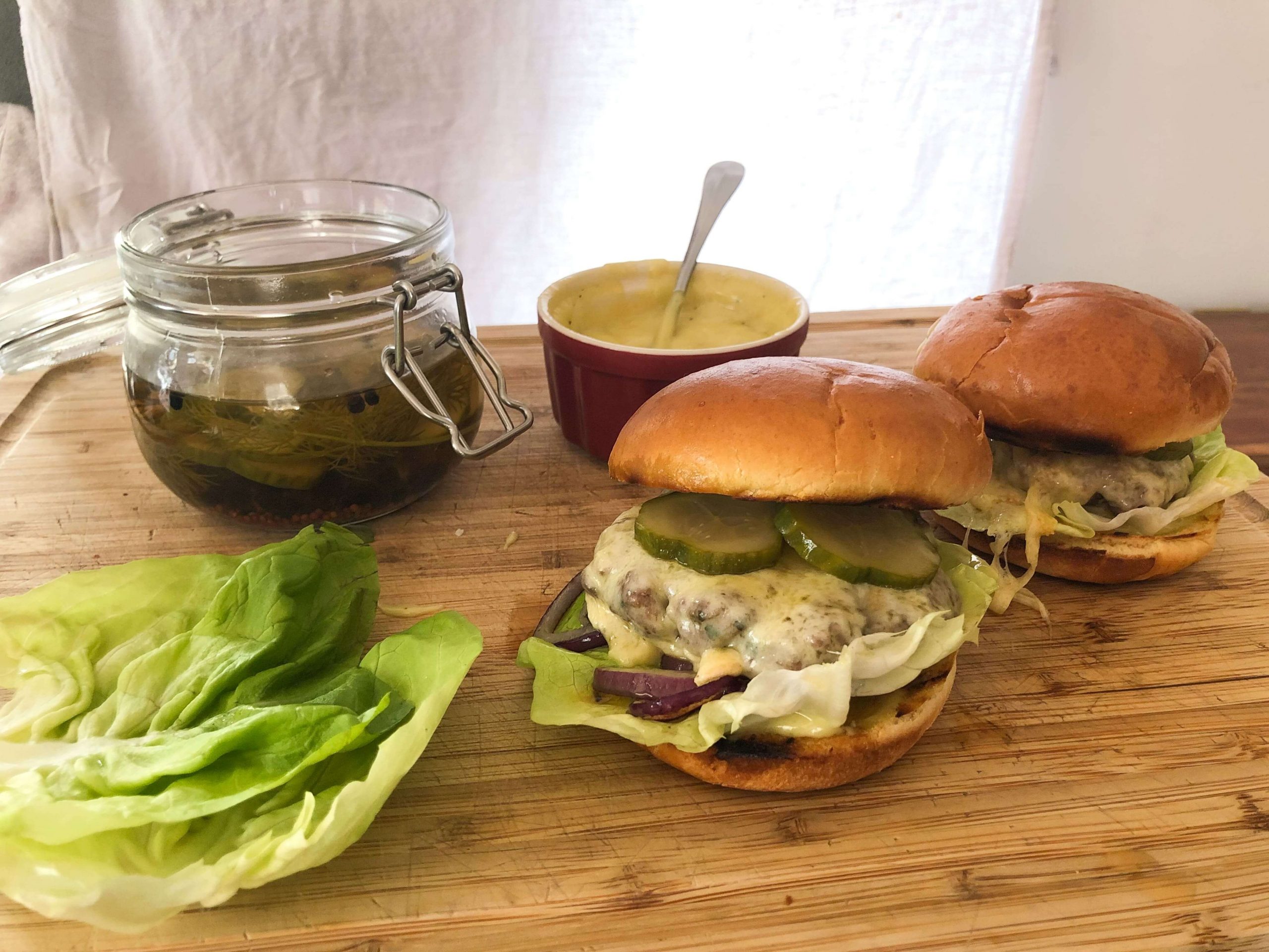 [Homemade] Tender Lamb Burger with Roasted Garlic Aioli r/food