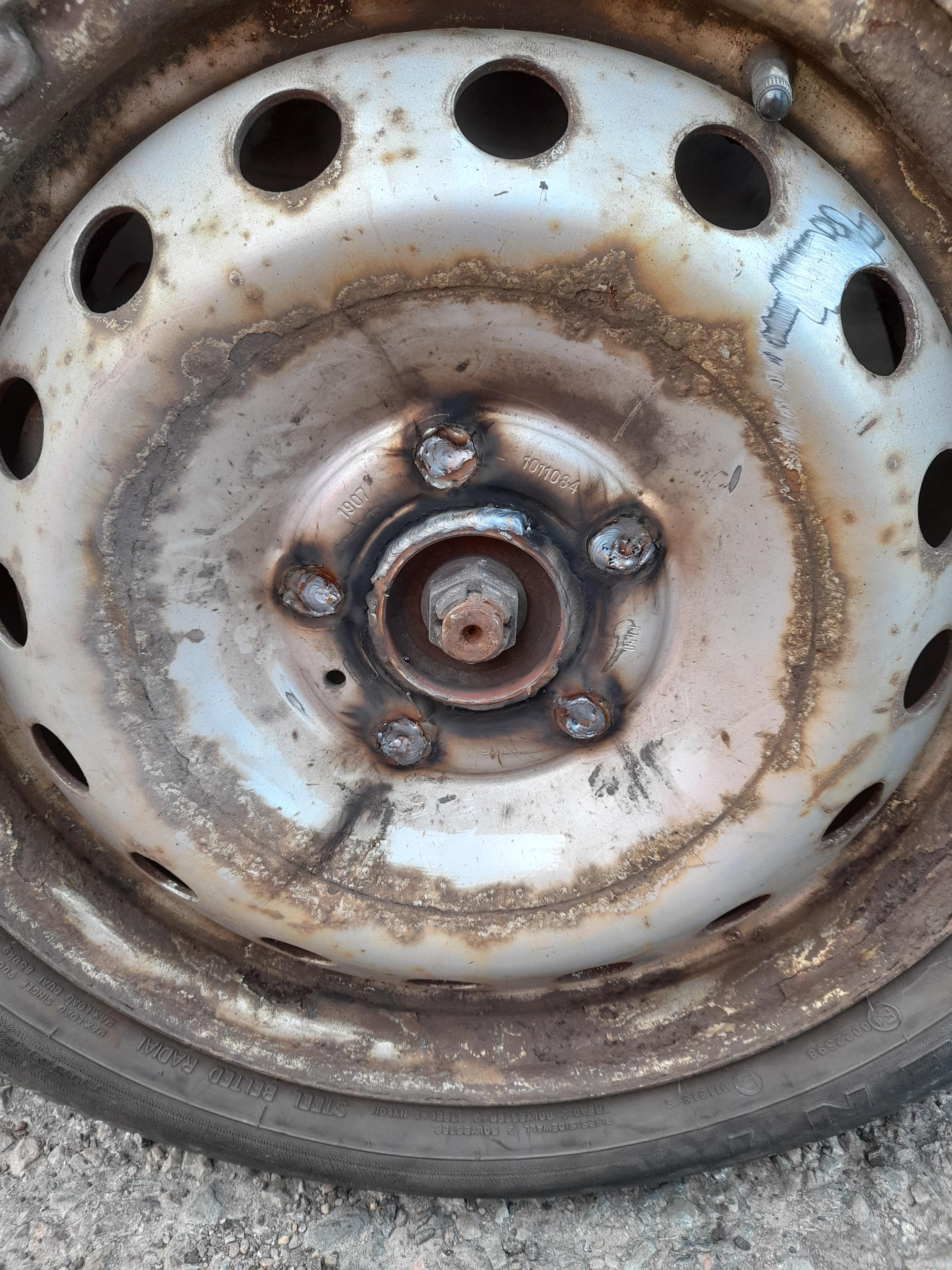 Snapped wheel bolts, no problem 😂