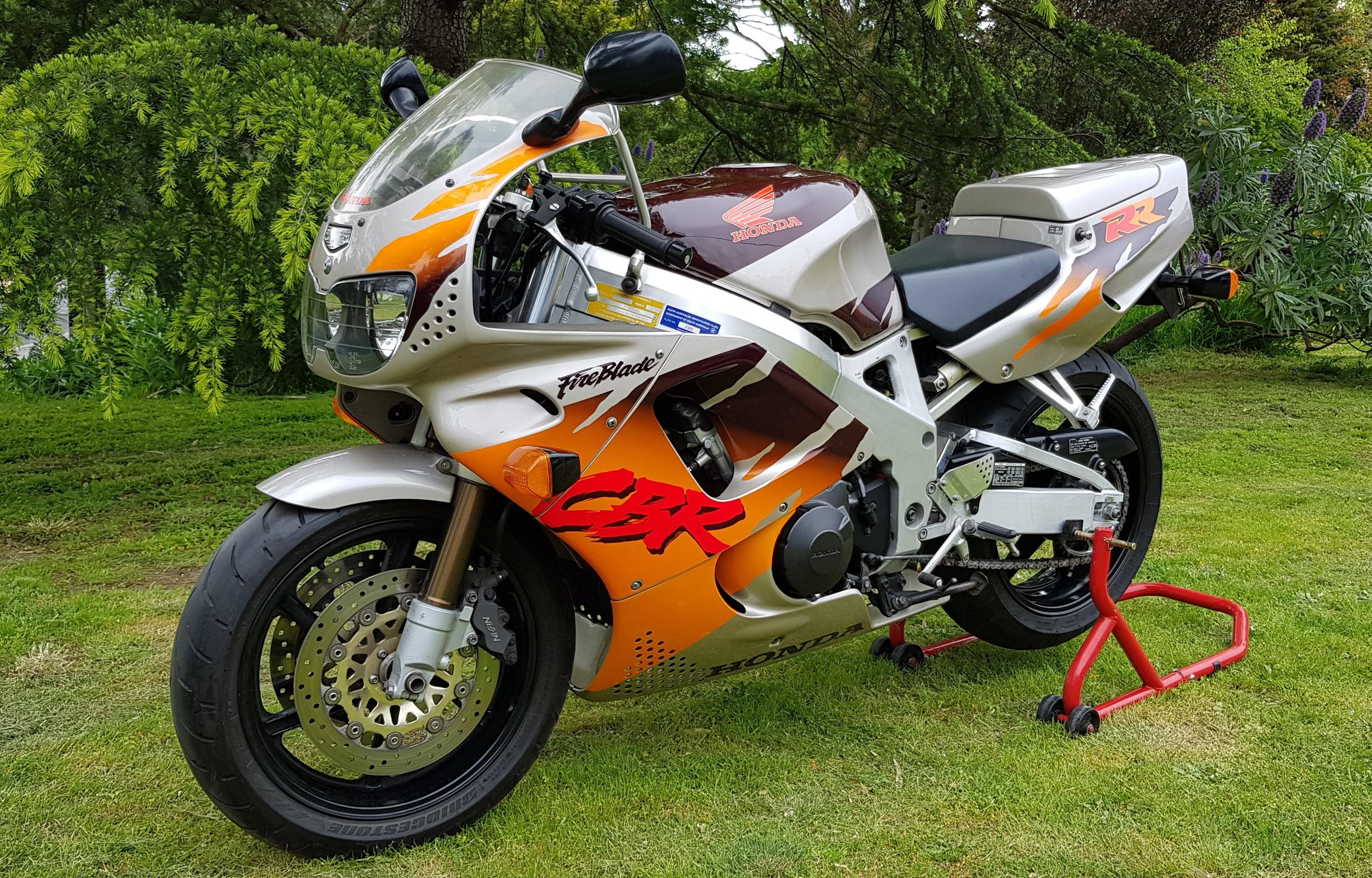 1998 Honda CBR900RR Urban Tiger - still looks the goods : r/bikers