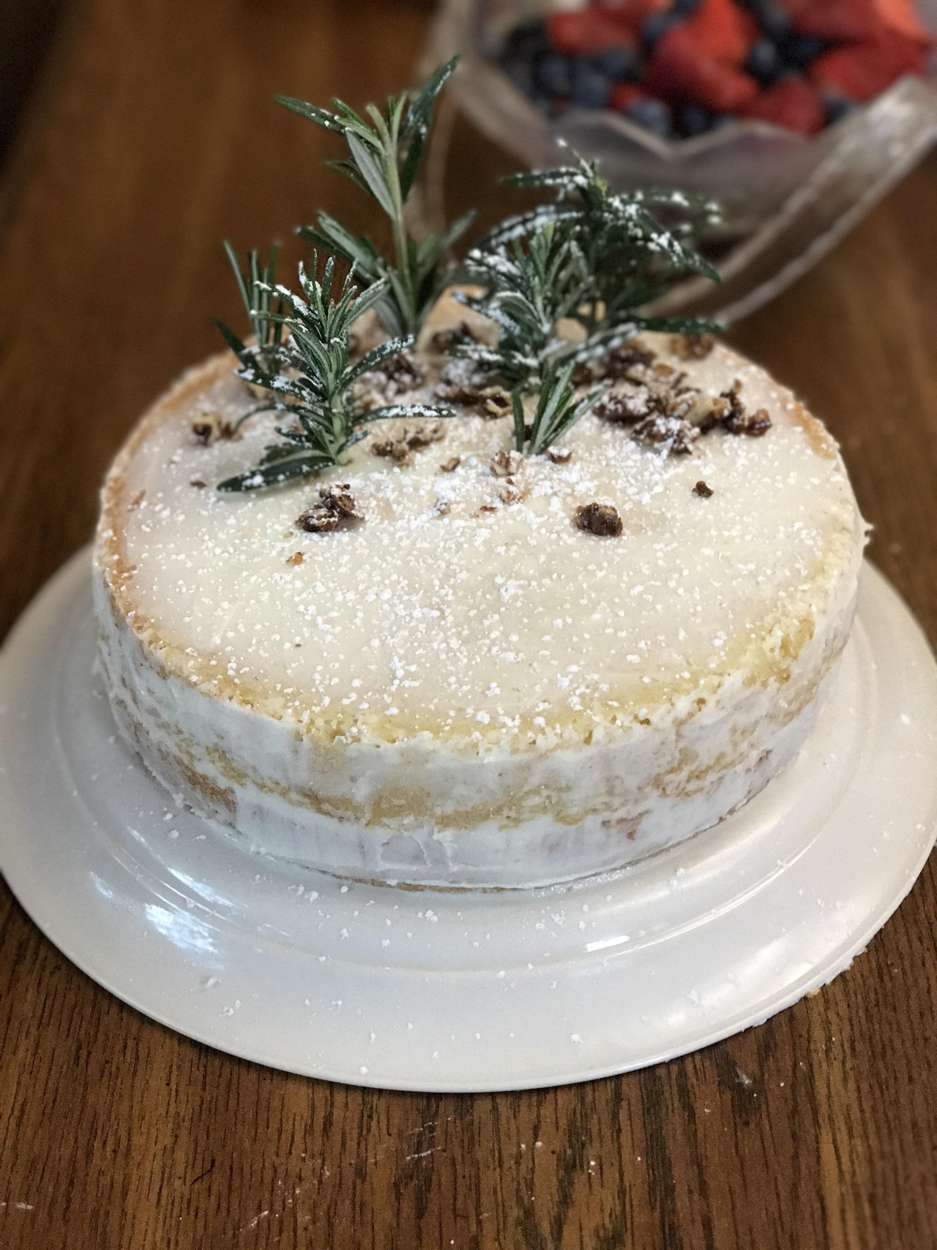 [HOMEMADE] Lemon cake with lemon curd filling and rosemary infused
