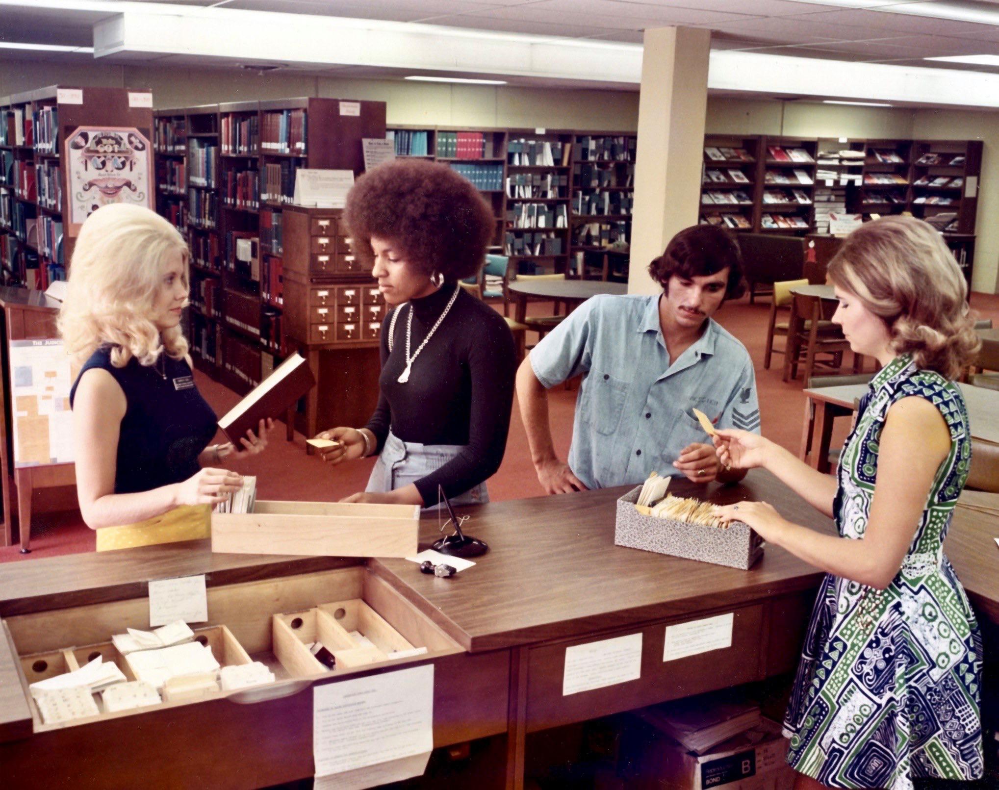 A library in the 1970s. r/Libraries
