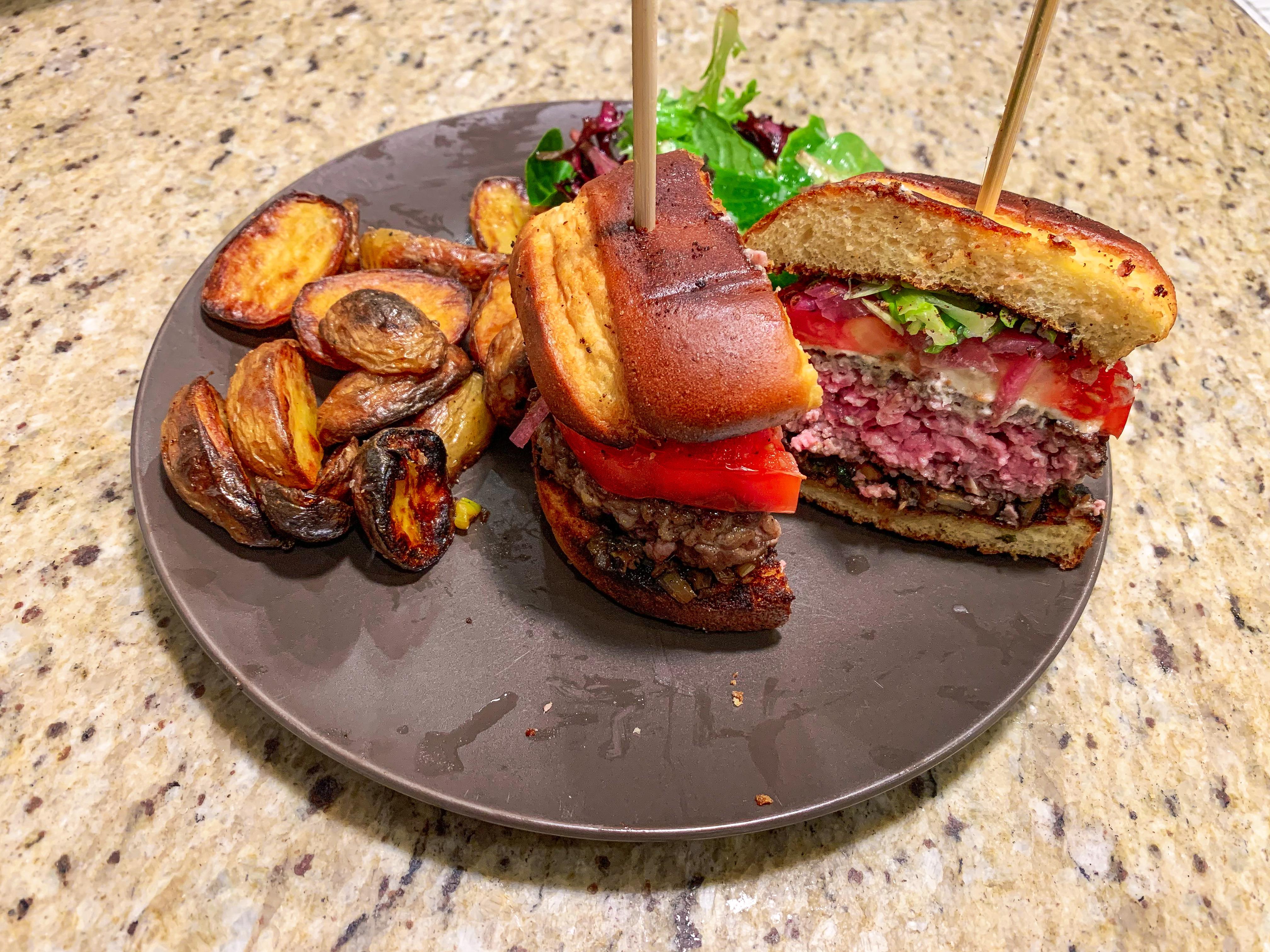 [Homemade] Freshly Ground Lamb Burgers r/food