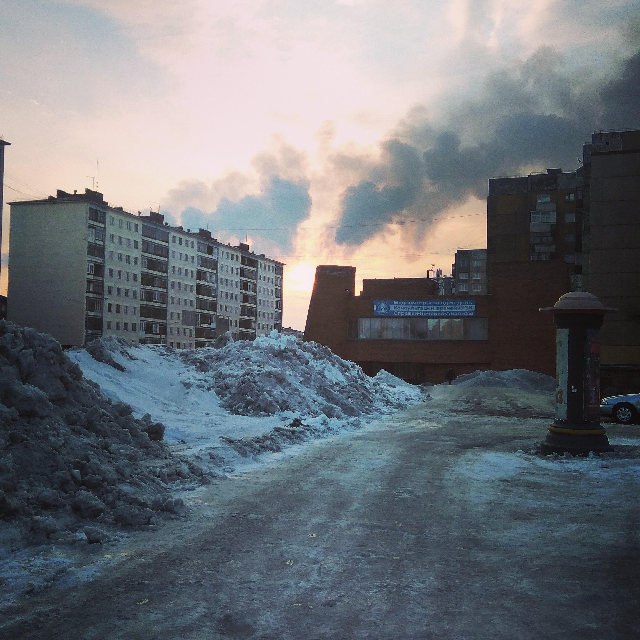 Sunset and copper fumes over the city of Norilsk r/UrbanHell