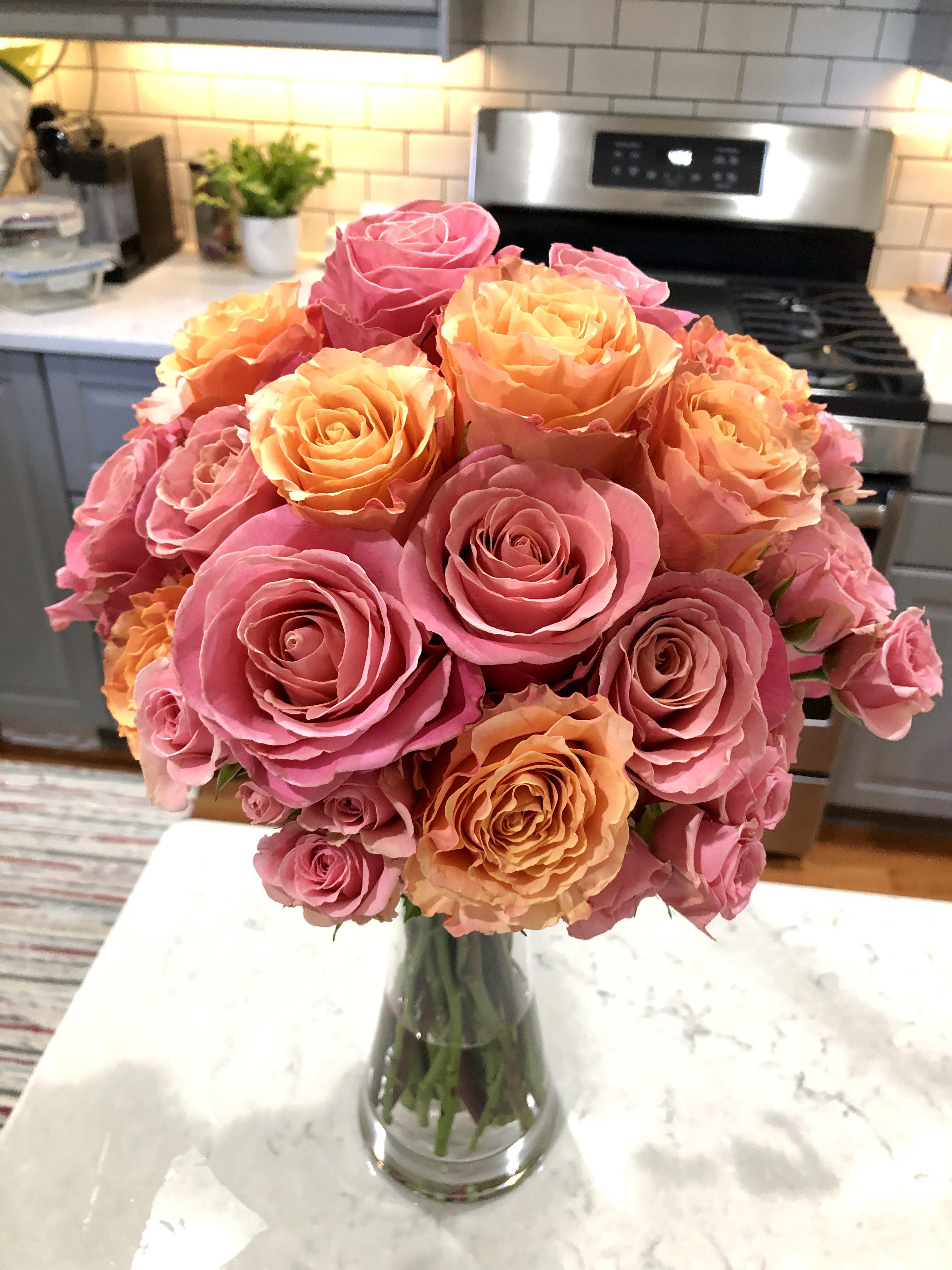 They had really pretty roses today, so a made a big rose bouquet. r