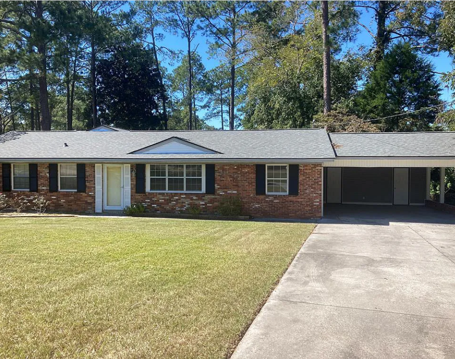 215,0003 bd3 ba1,976 sqft 510 Forest Circle Dr, Douglas, GA 31533 r