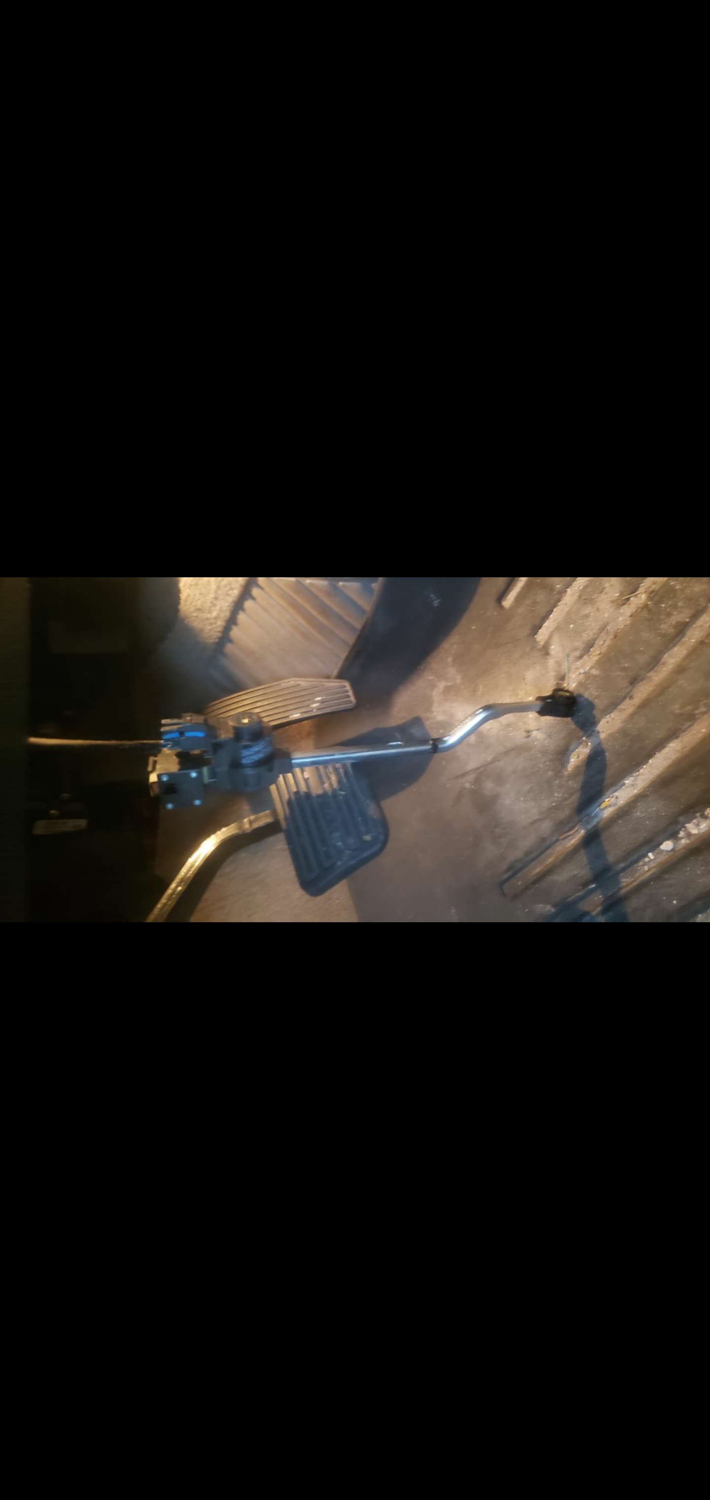 2004 Colorado 5c, anyone know what is up with this? : r/Chevy