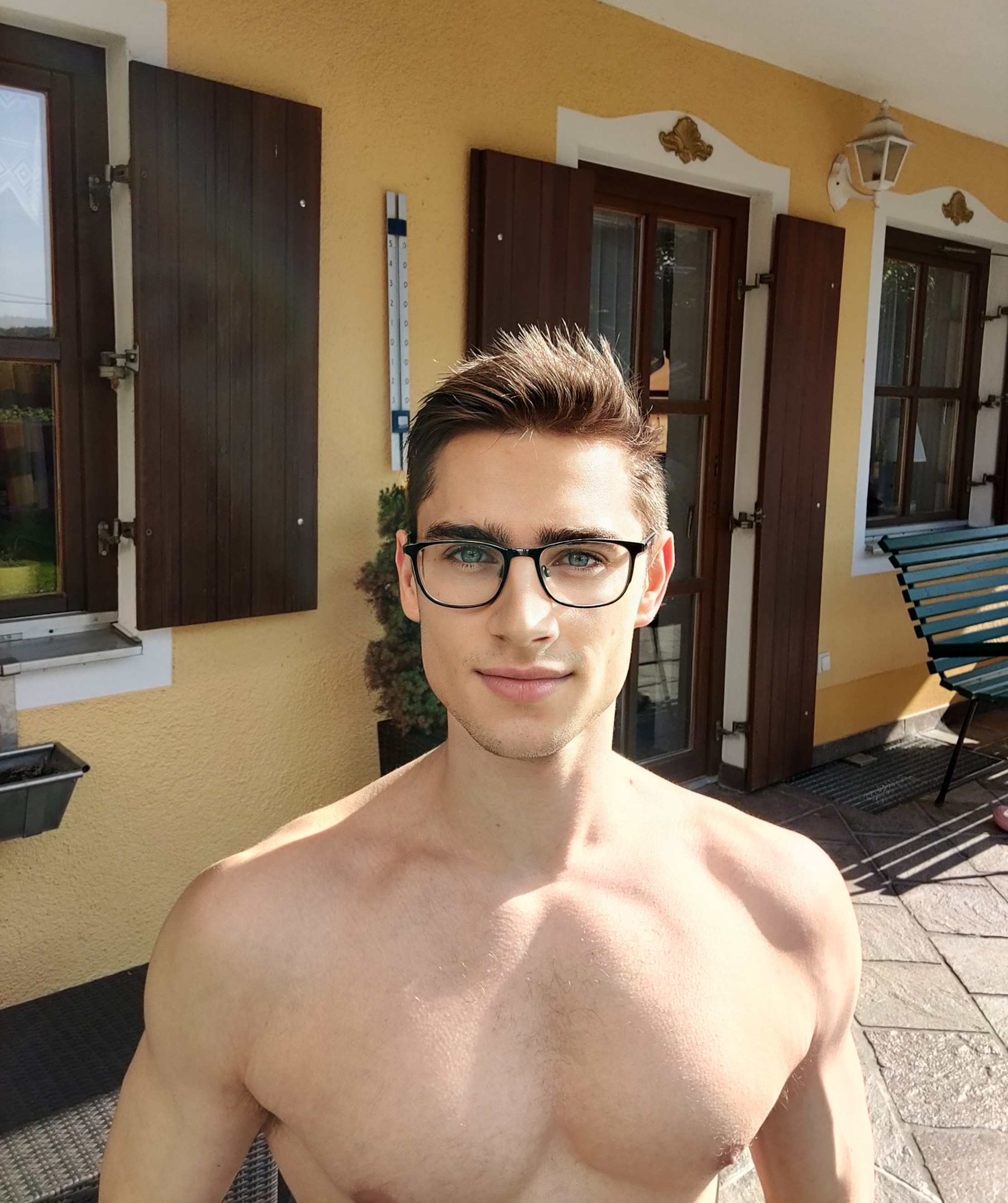 Hi, i am Jonas, 23 and from Germany. This is my first ever post on