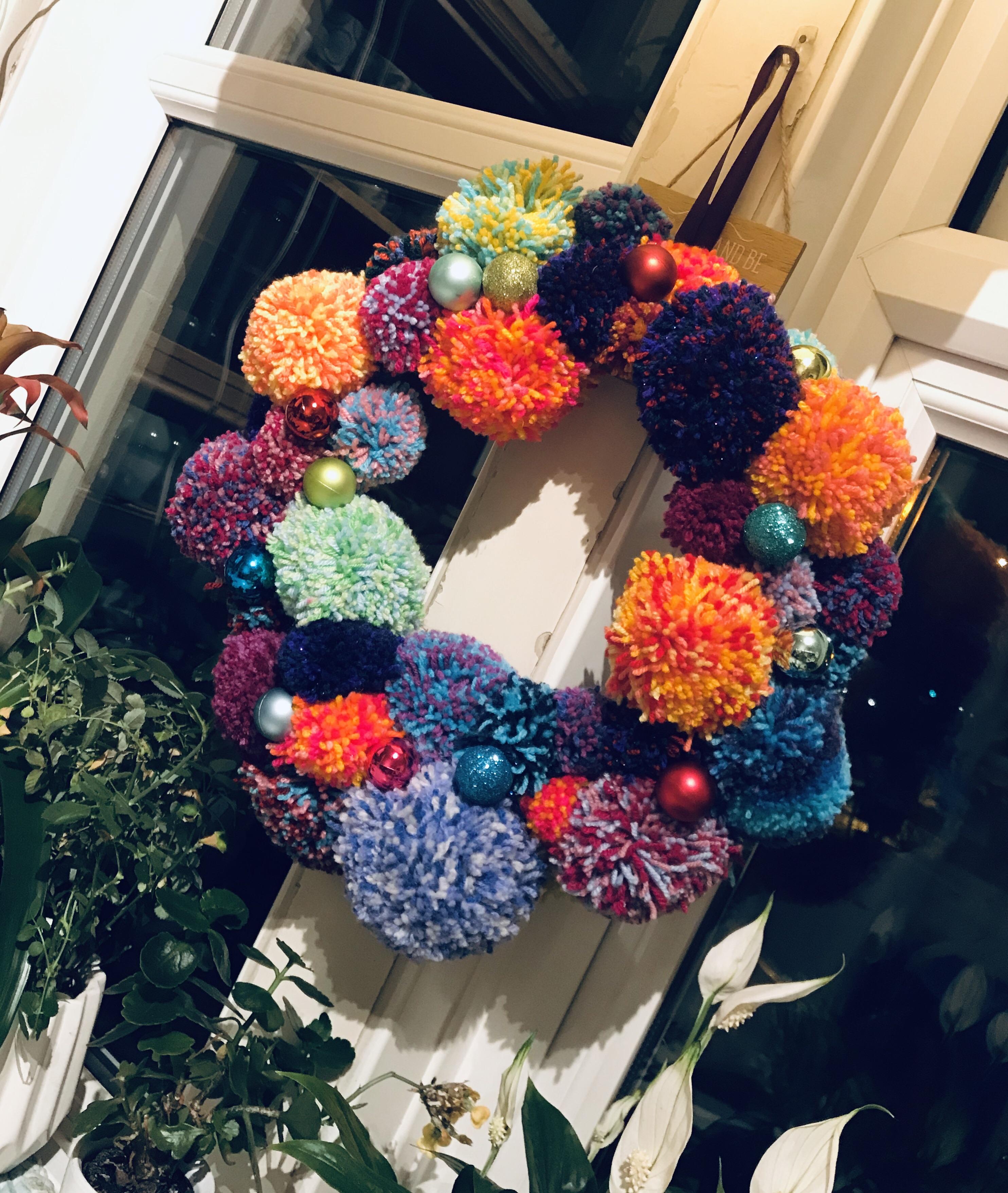 I made a pom pom wreath ) r/crafts