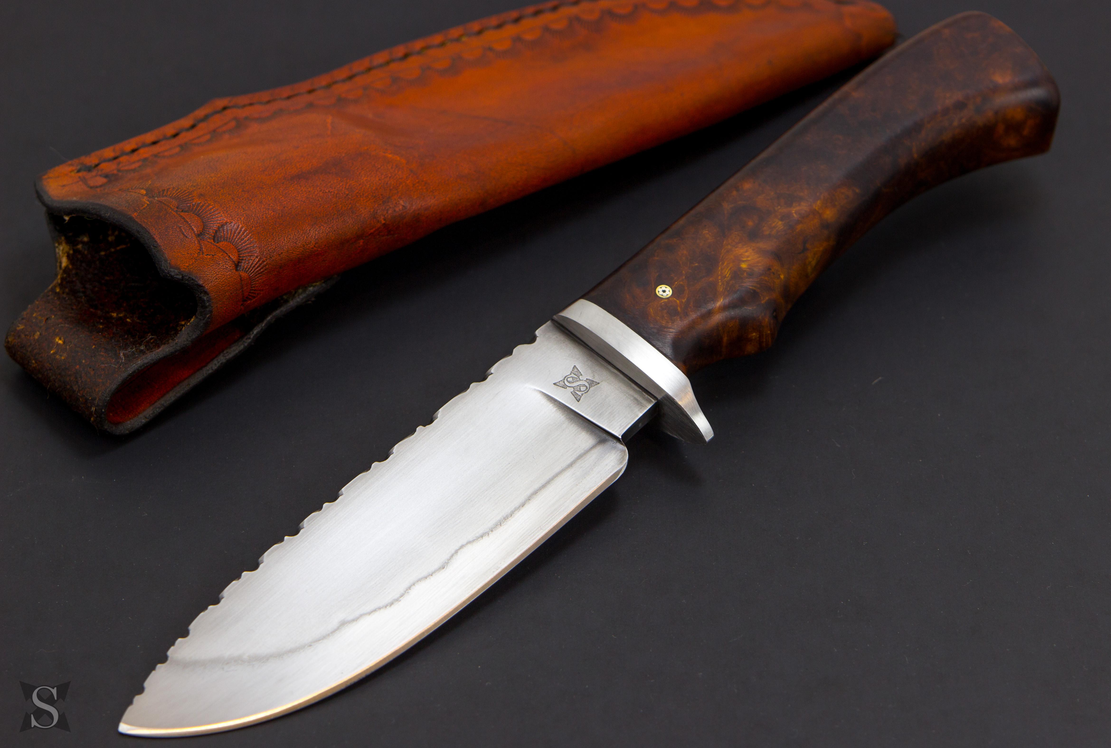 Hunting knife with hamon, vine filework and desert ironwood. r/knives