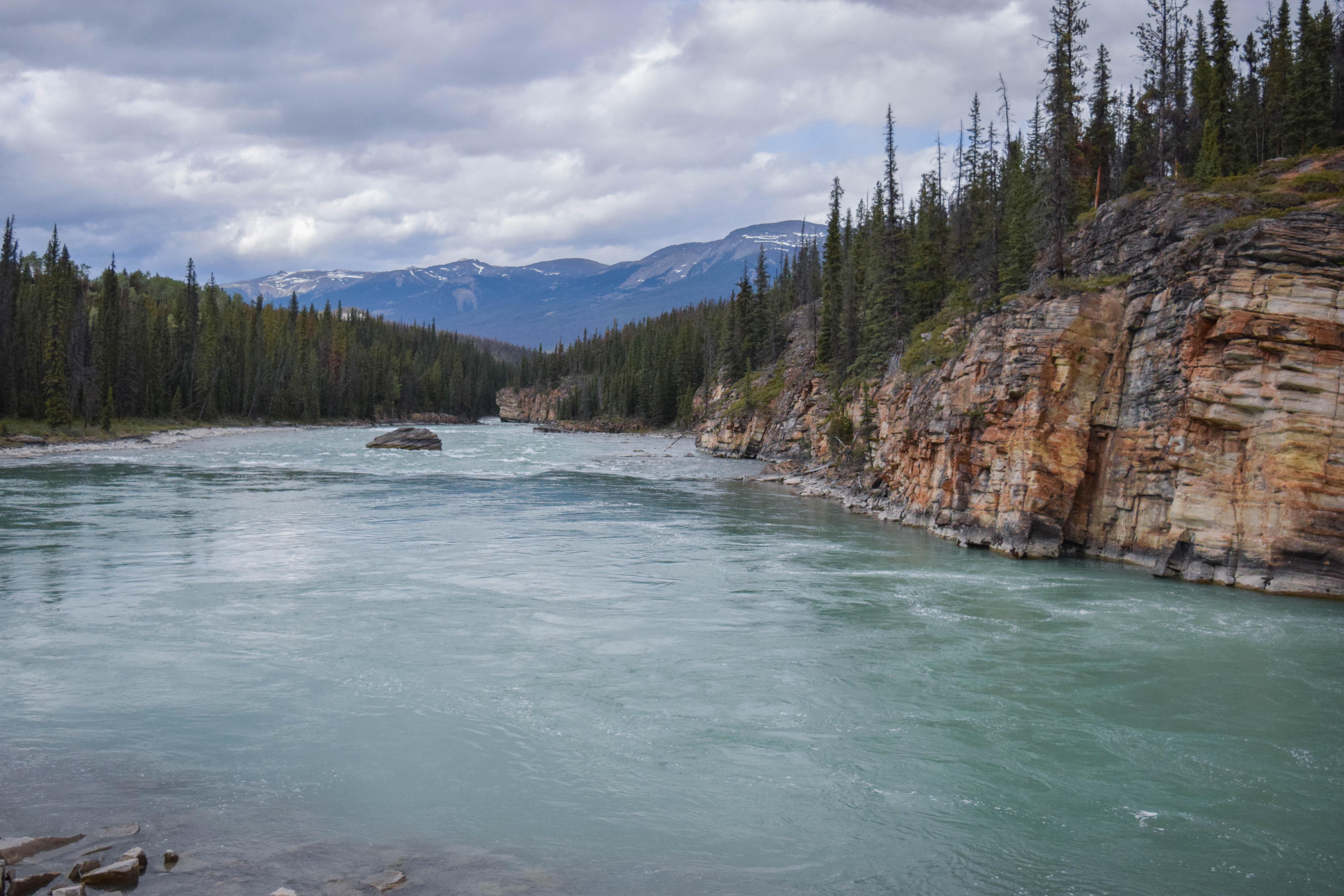 The remarkably blue Athabasca River, Jasper National Park. [6000×4000] Wallpaperable