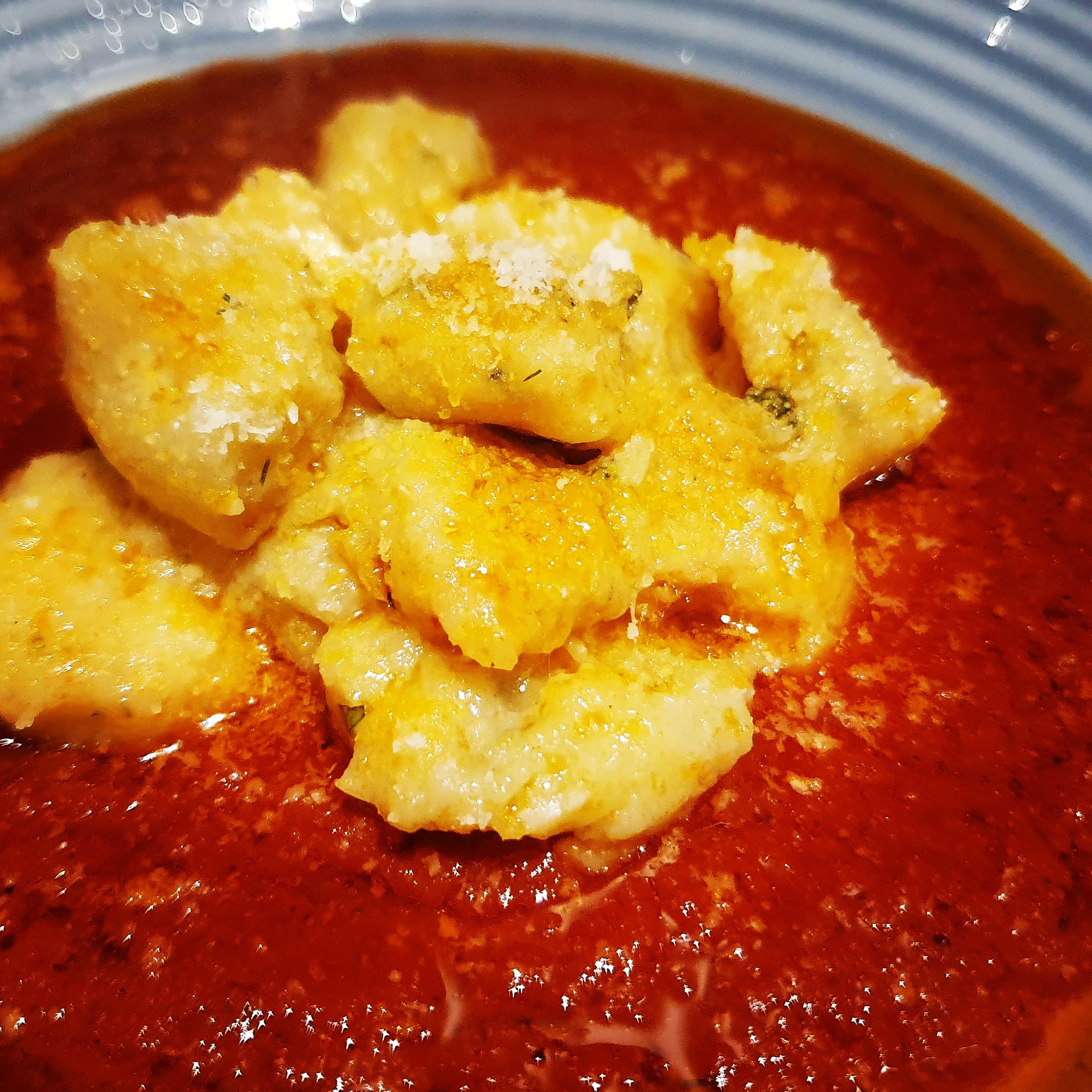 [Homemade] Crab Gnocchi with Chilli and Garlic Tomato Sauce r/food