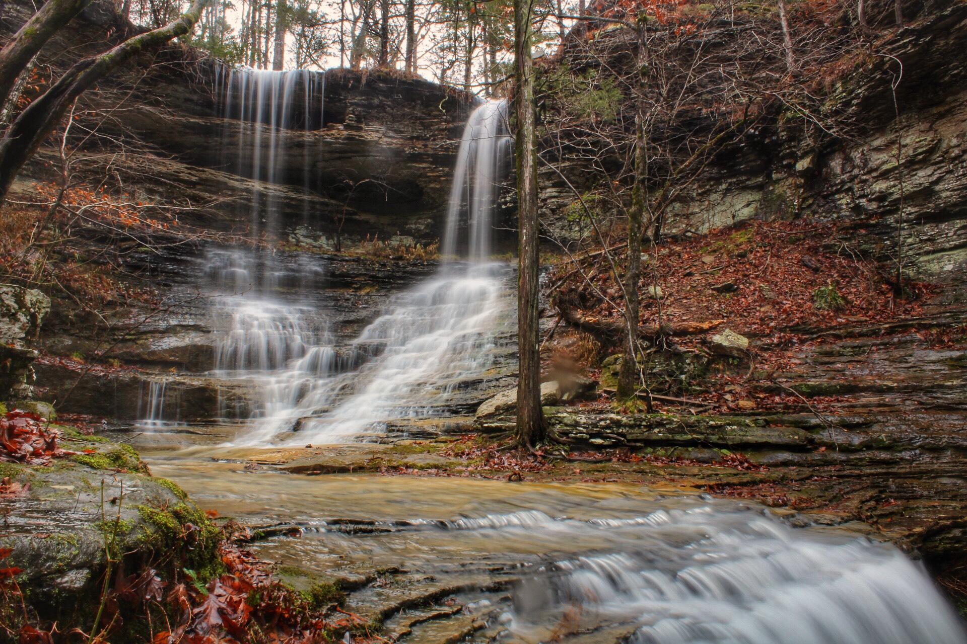 Wet morning at Indian Falls, Fairfield Bay, AR [OC][1920x1280] r