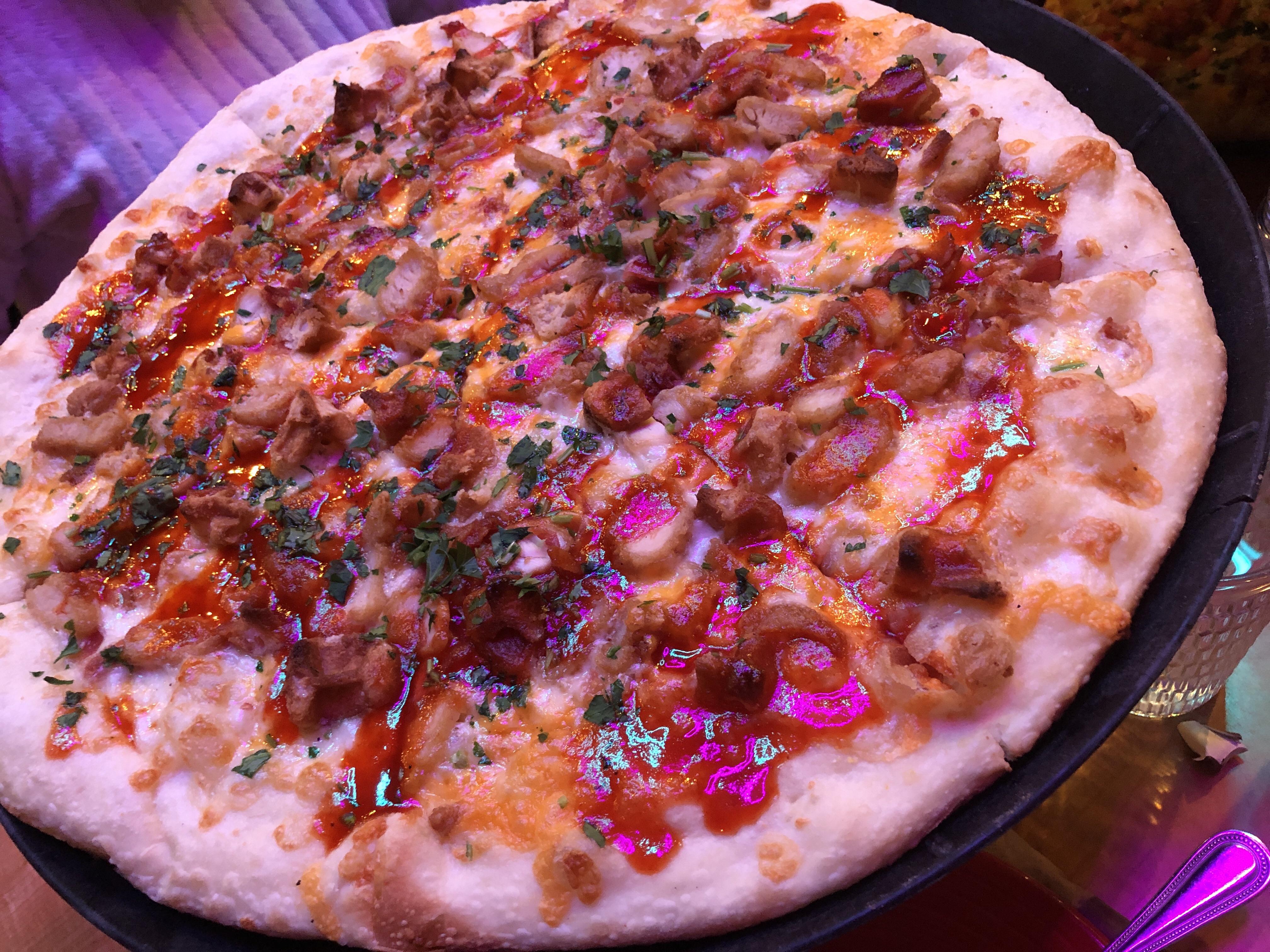 Spicy Chicken and Waffle Pizza 🍗🧇💛 r/FoodPorn