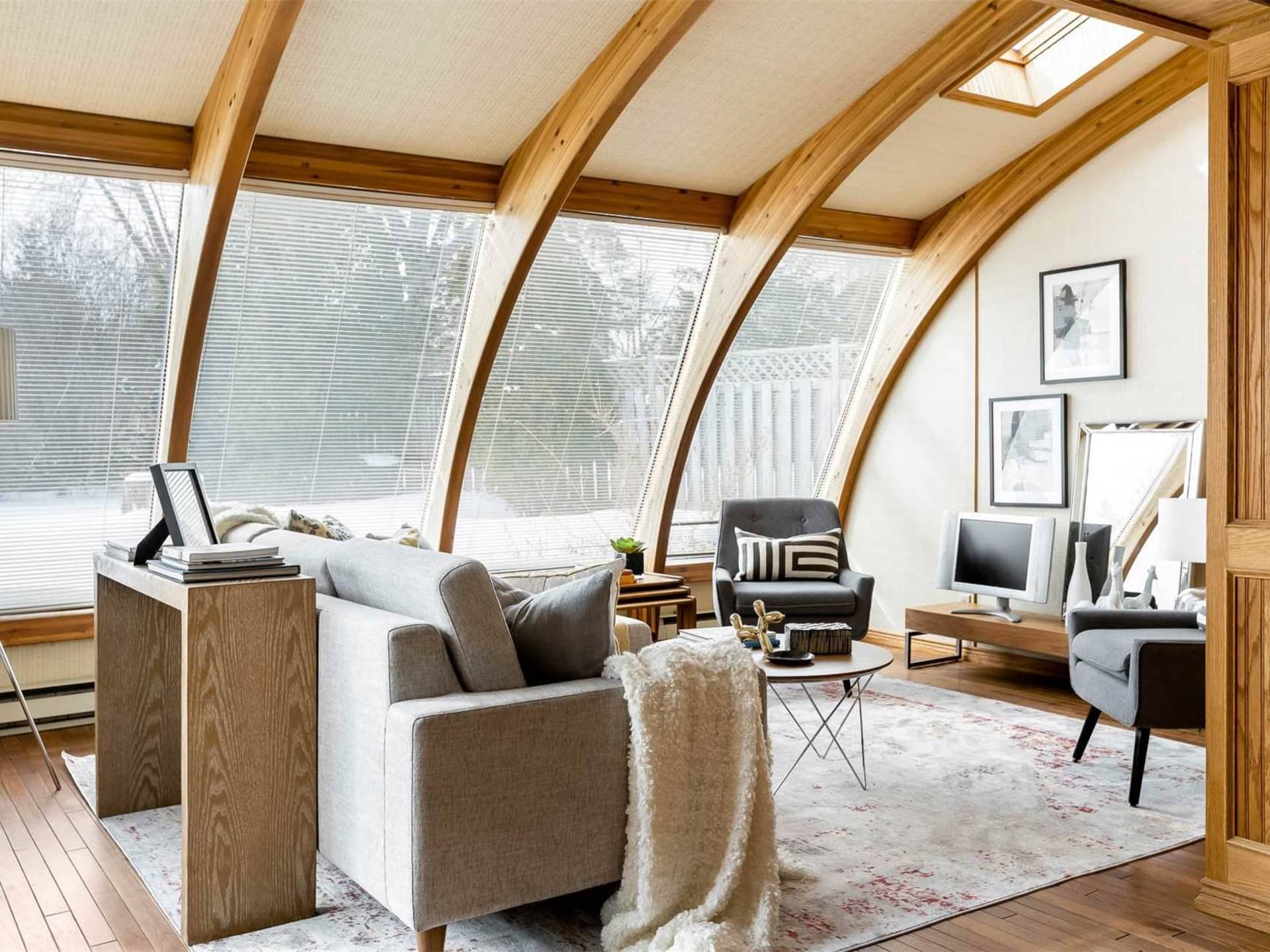 Unrenovated midcentury modern sunroom in suburban Toronto, ON