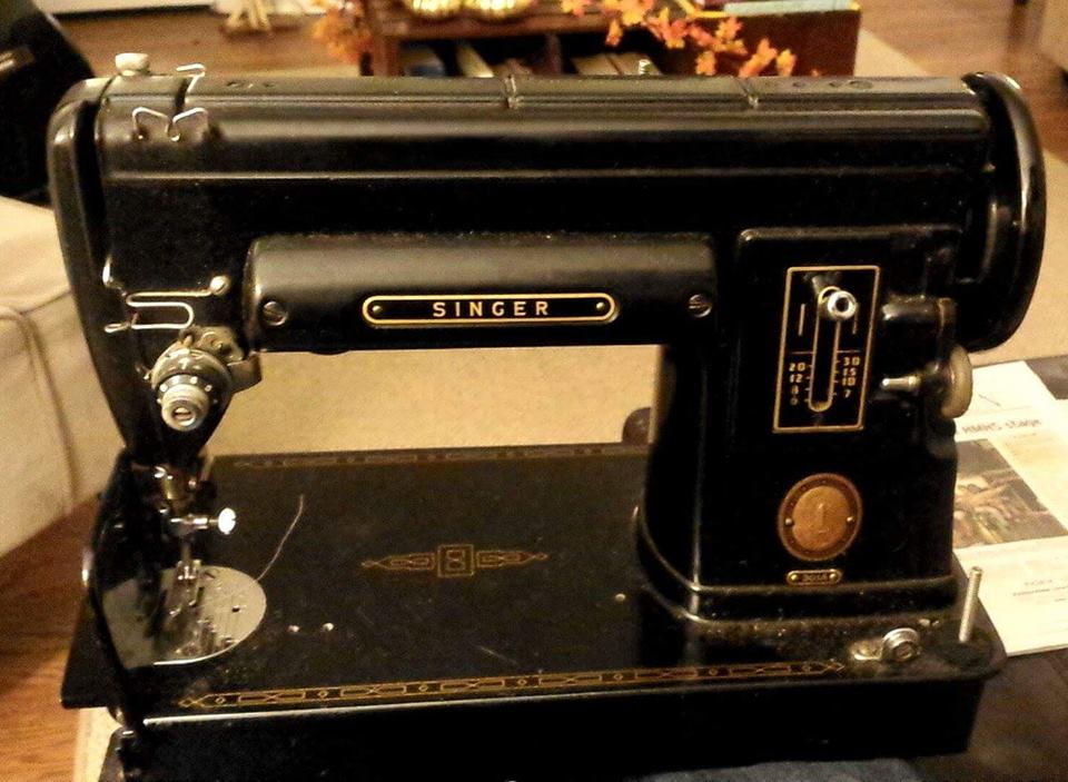1956 sINGER sEWING MACHINE fOR 9.00! r/ThriftStoreHauls
