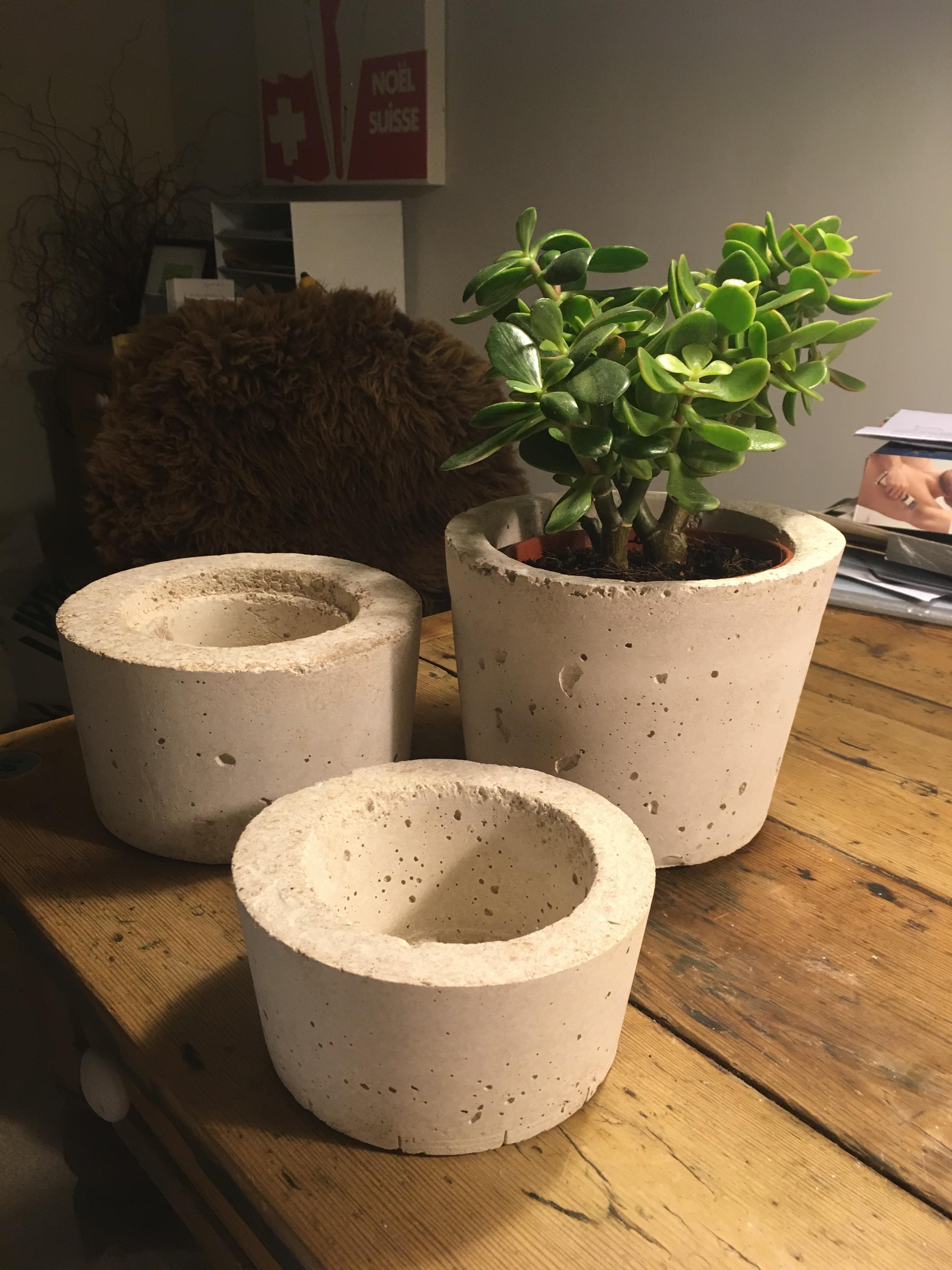 Started to make my own houseplant pots to save money r/houseplants