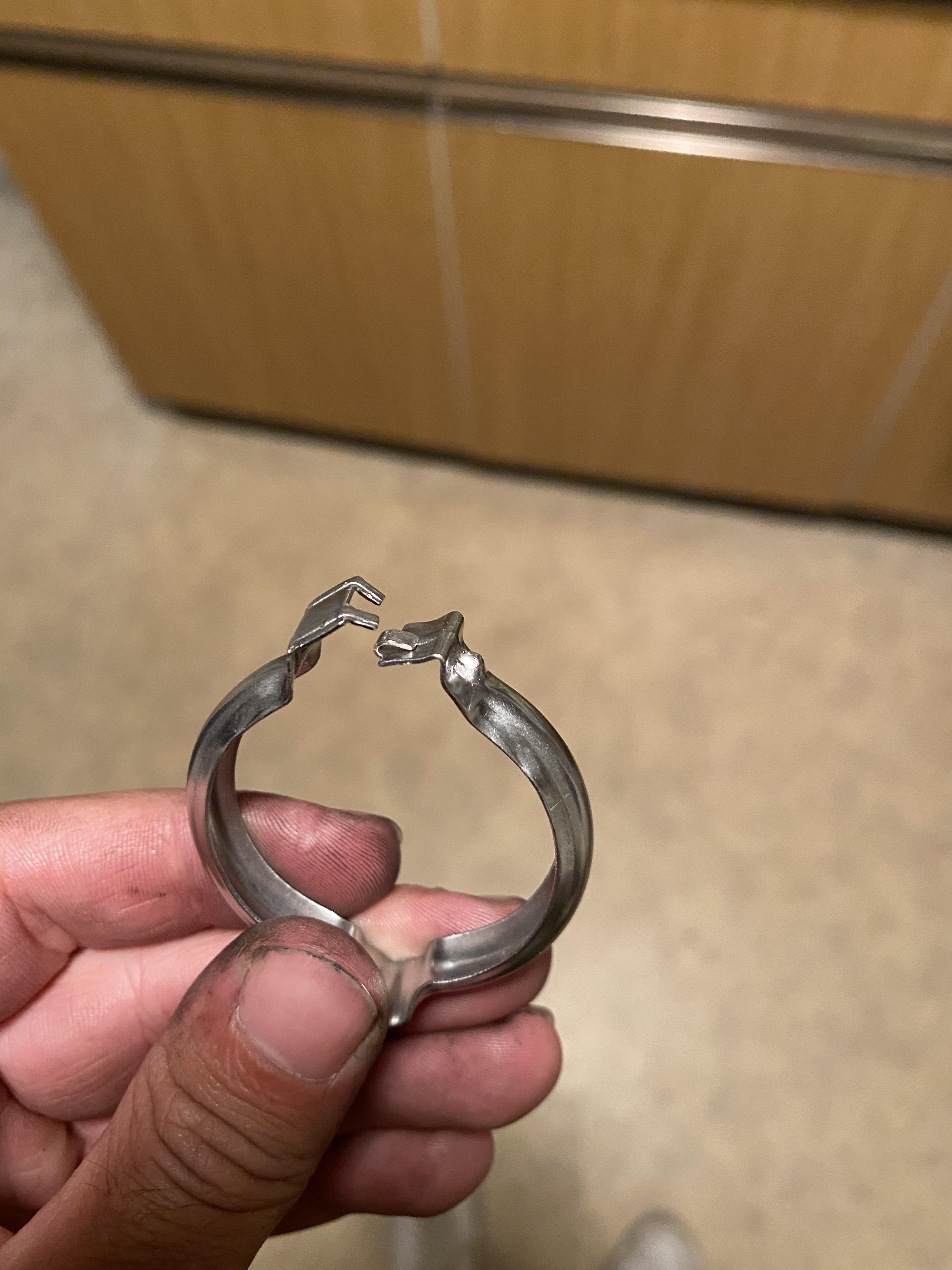 how do you close this type of exhaust clamp? have there seen those