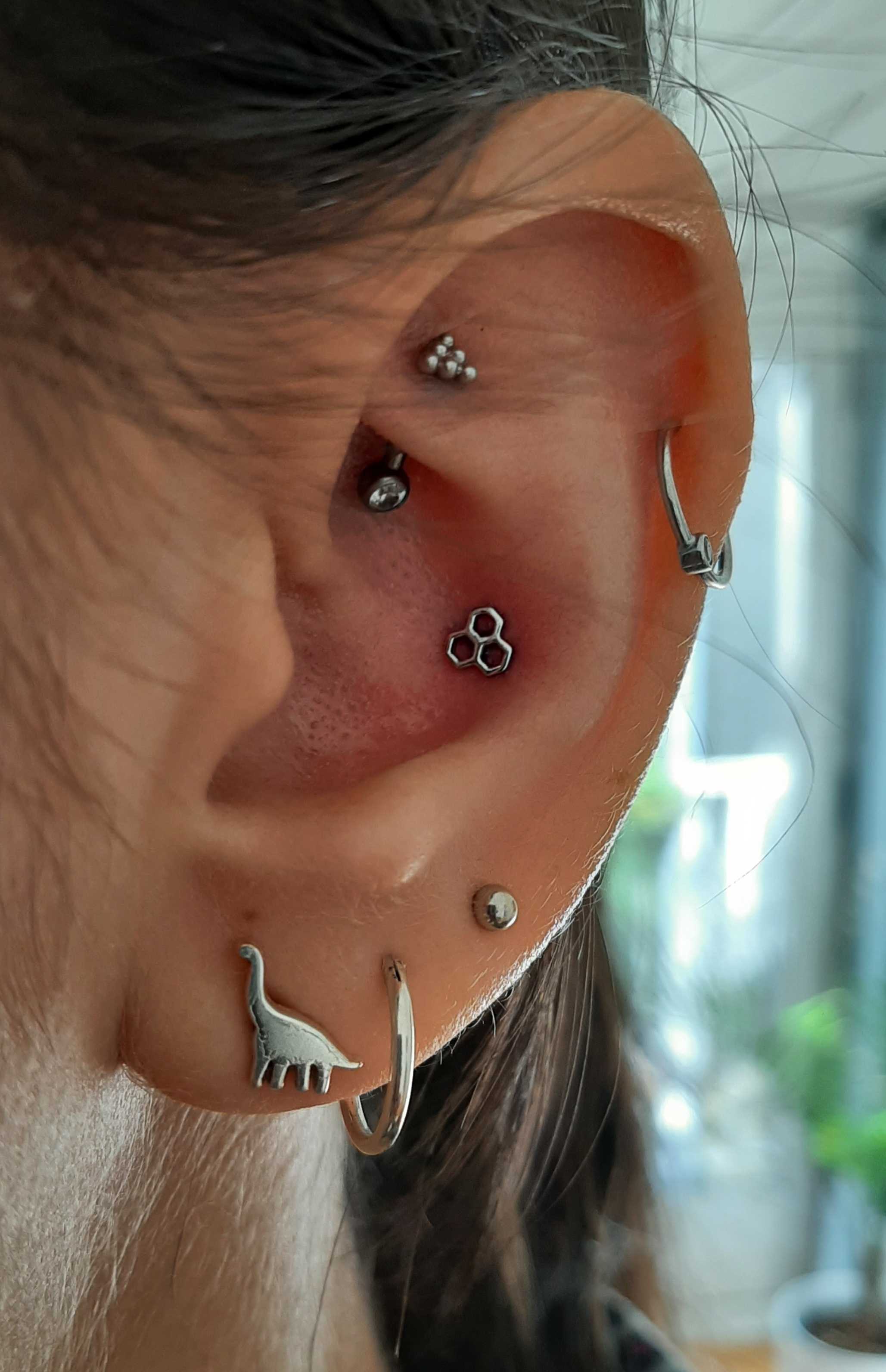 Added a conch to complete my setup! r/piercing