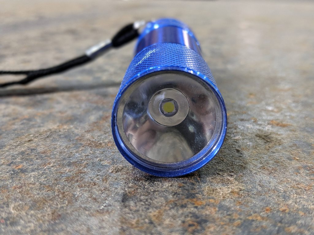 OP_rahWinfrey [Review]s Harbor Freight 3 1/2” Mini Flashlight (3xAAA, super bright 70 lumen