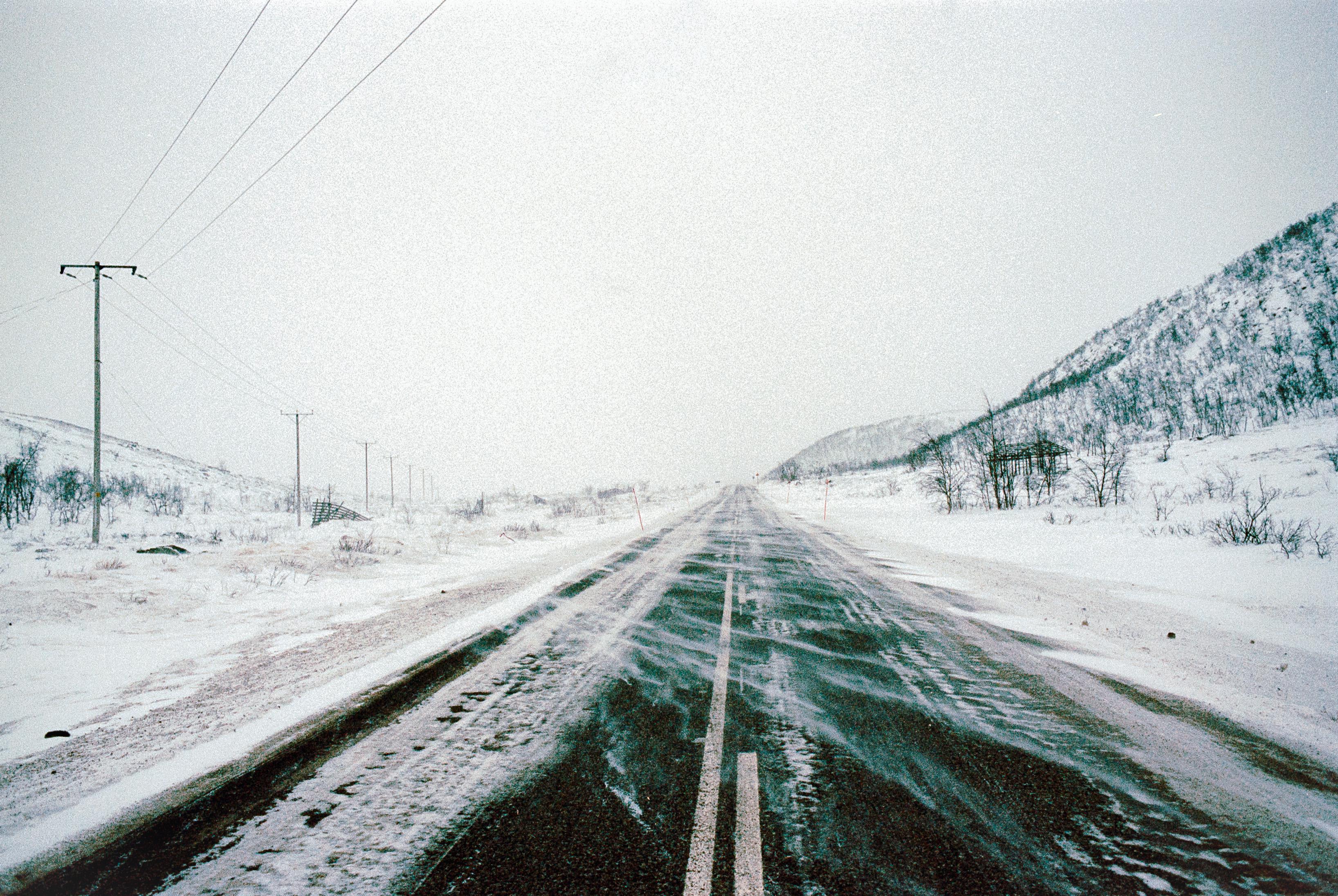 Long road to nowhere [Olympus om2n, 28mm f2.8, Portra 400] r/analog