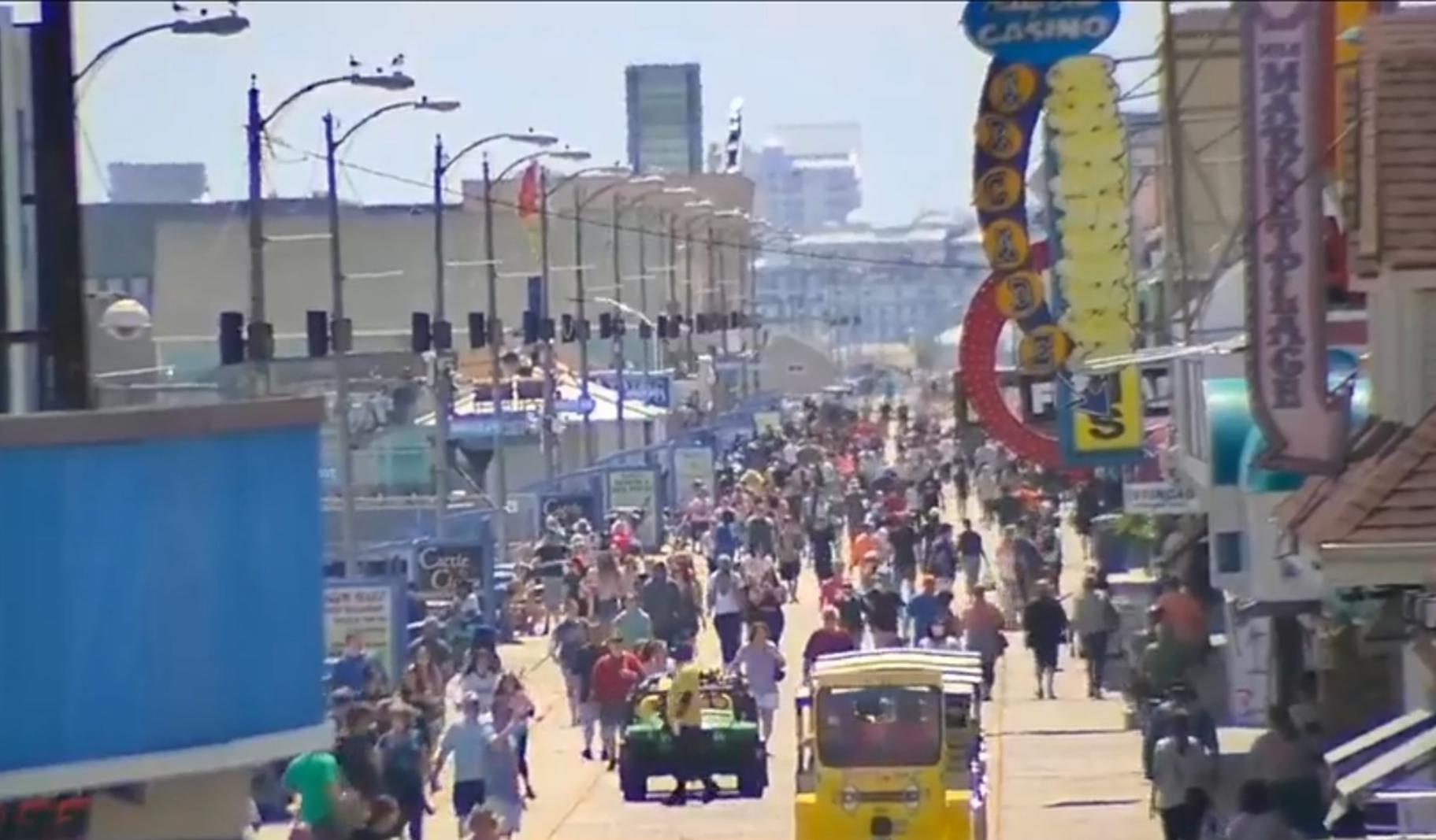 Live from the Wildwood Boardwalk webcam. Stay safe y'all. r/SouthJersey