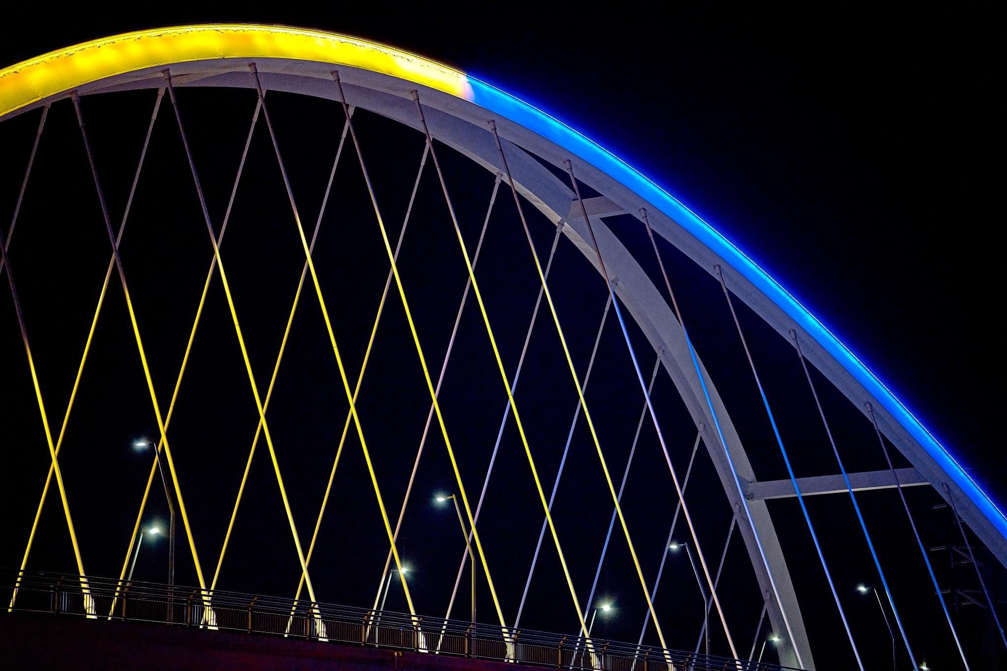 Lowry Bridge lit for Ukraine this weekend Minneapolis