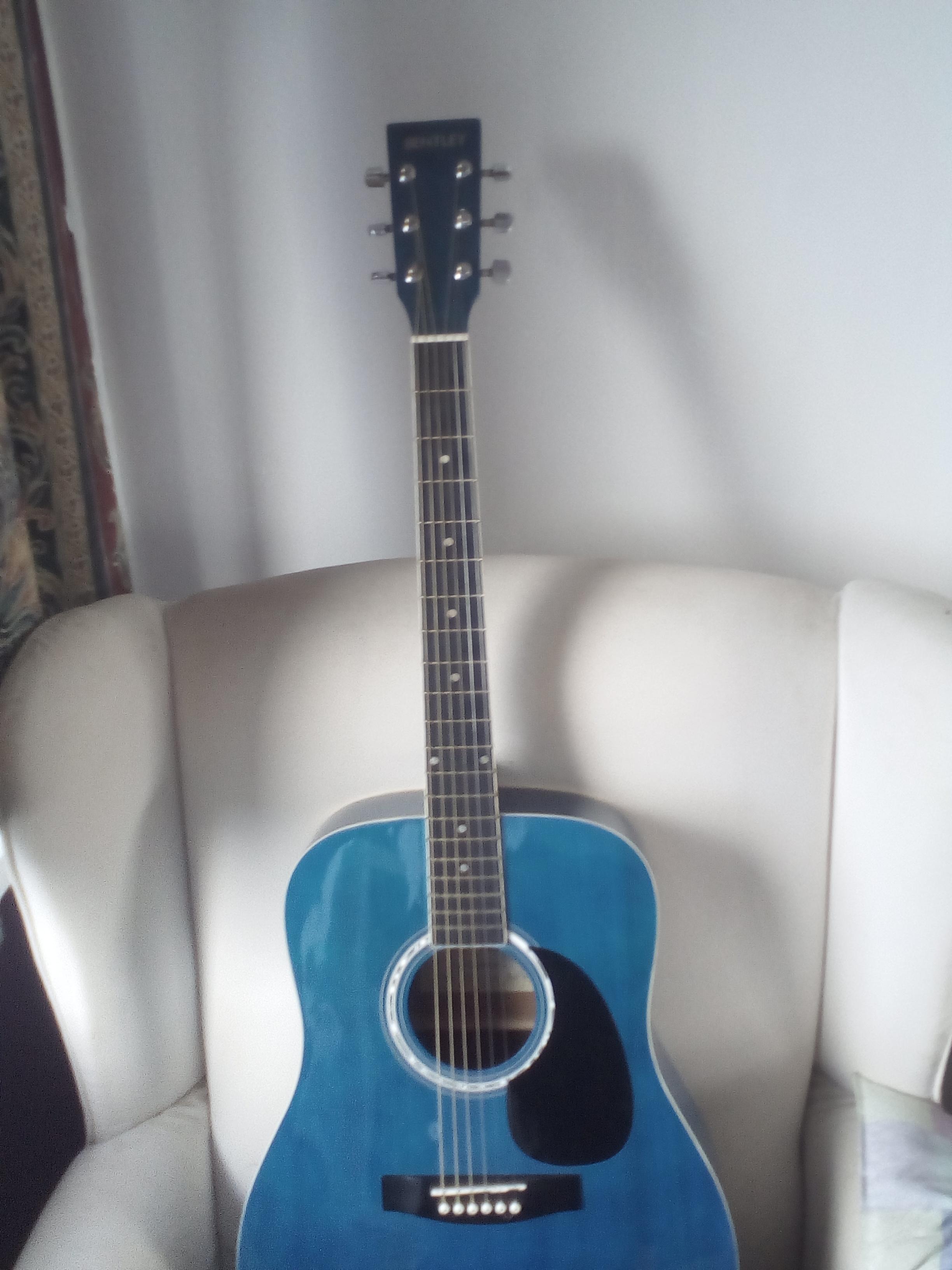 Bentley acoustic. I like it, pretty sure its a cheapo though. Anyone