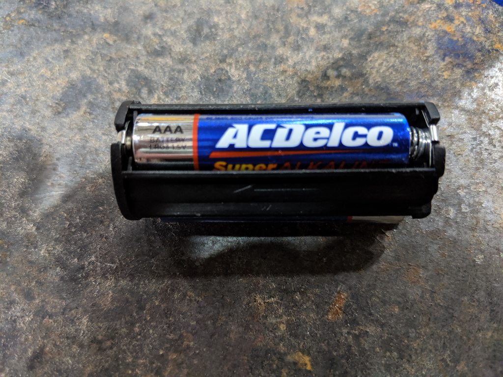 OP_rahWinfrey [Review]s Harbor Freight 3 1/2” Mini Flashlight (3xAAA, super bright 70 lumen