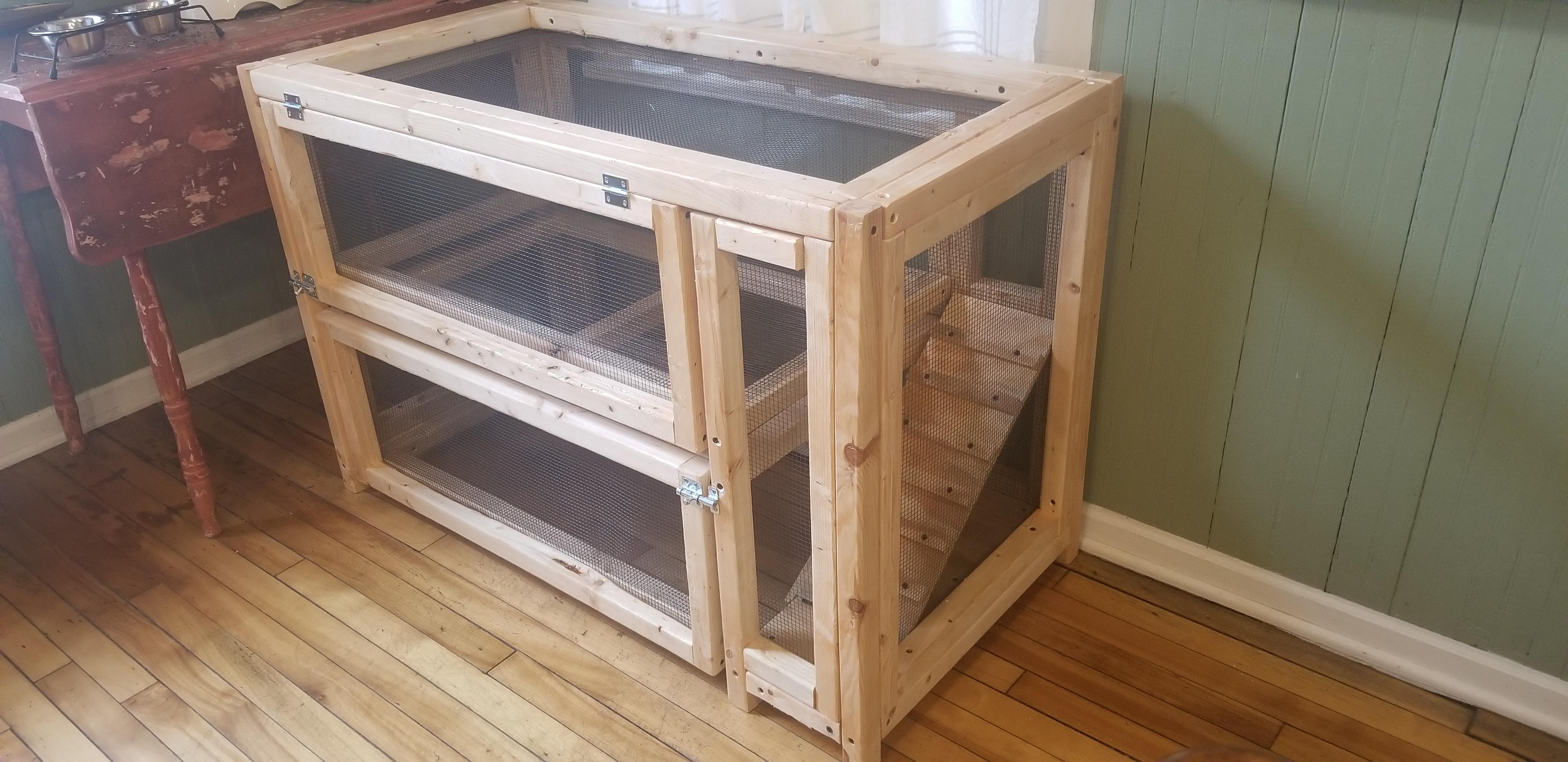 Two level guinea pig cage with tray holder. I'm improving! r/woodworking