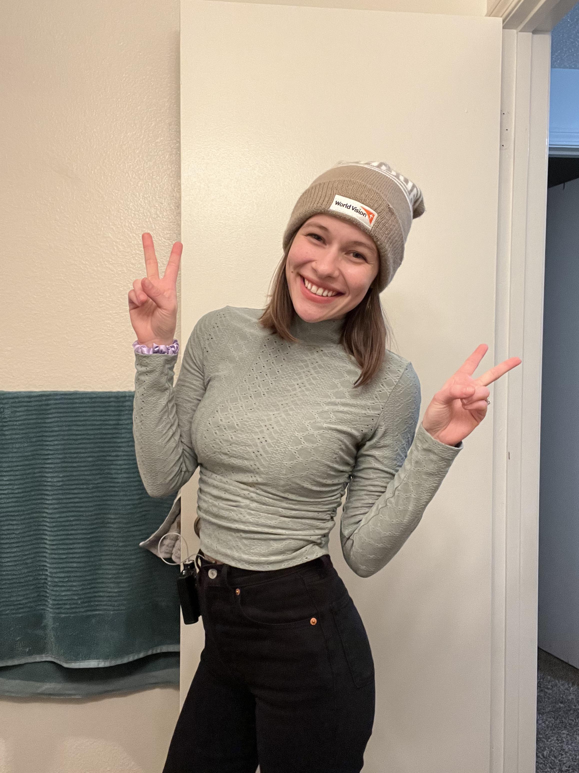 When in doubt, throw up the peace sign 😂 r/selfie