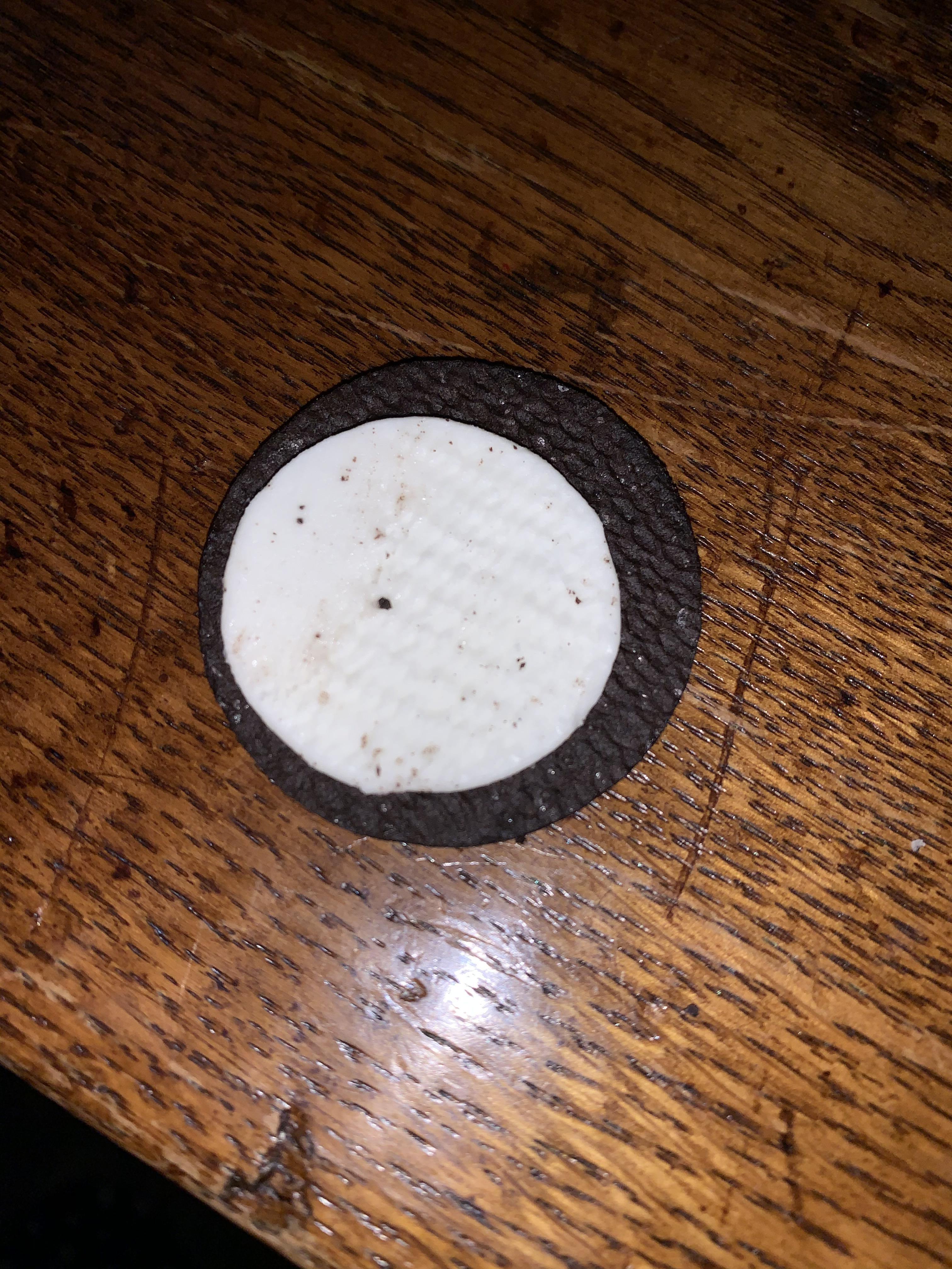 This Oreo filling placement r/mildyinfuriating