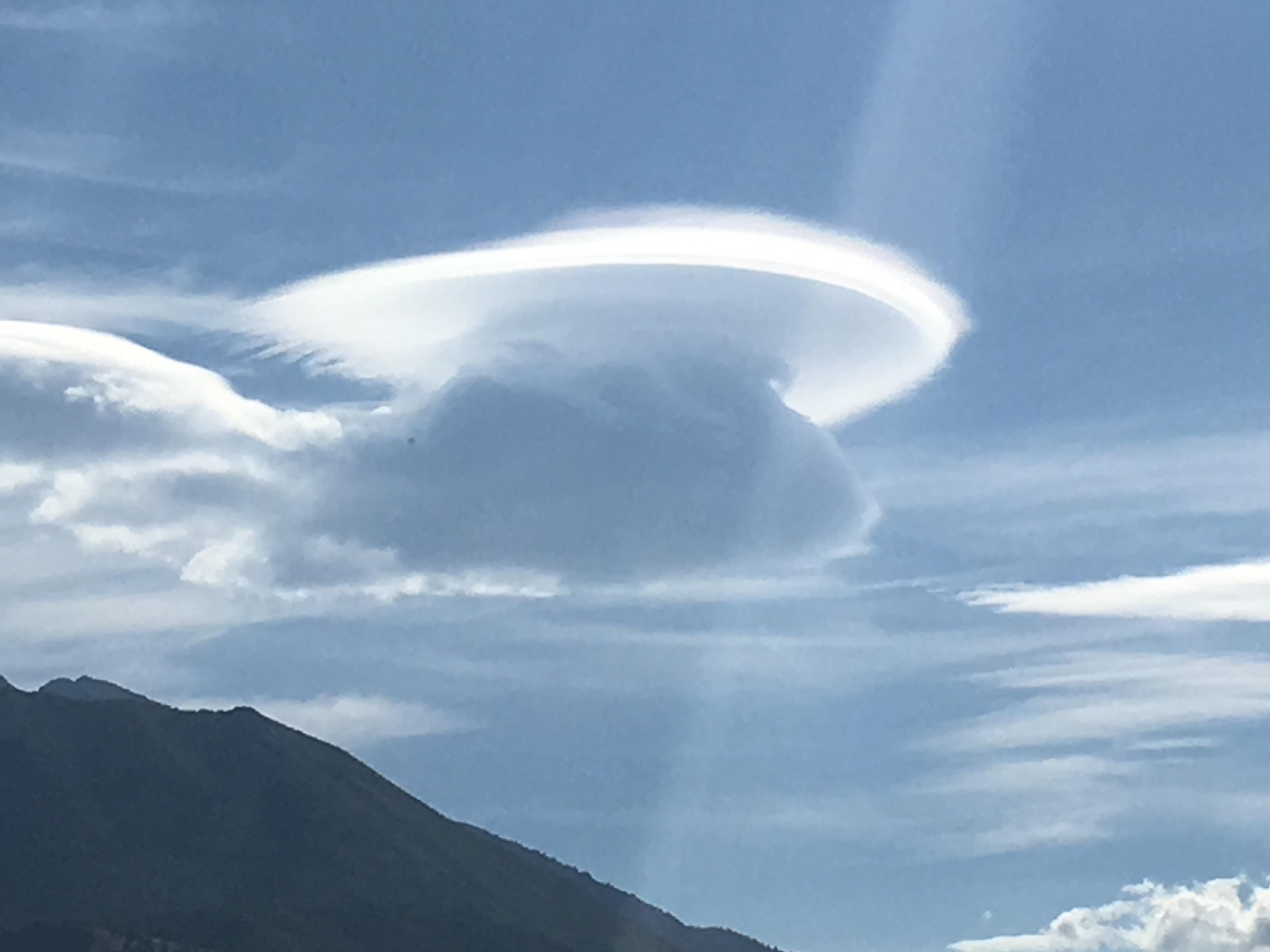 Lenticular cloud By Orem, Ut [OC][4032x3024] r/WeatherPorn