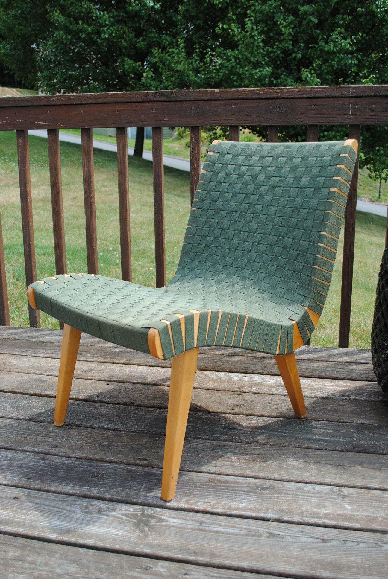 While on the subjects of chairs...my roomy just brought this into the