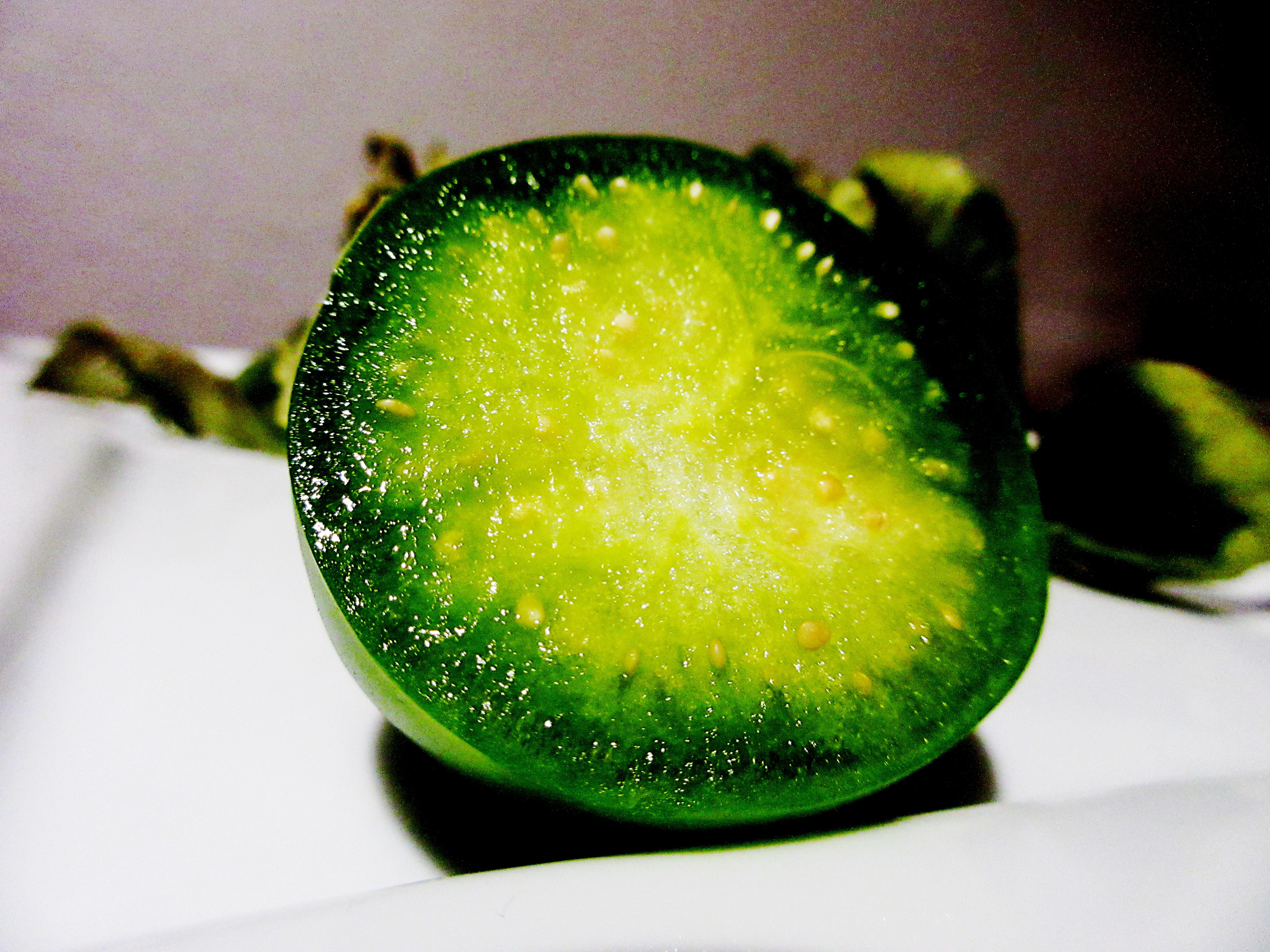 [MISC] I ate raw Tomatillos for youtube. r/food