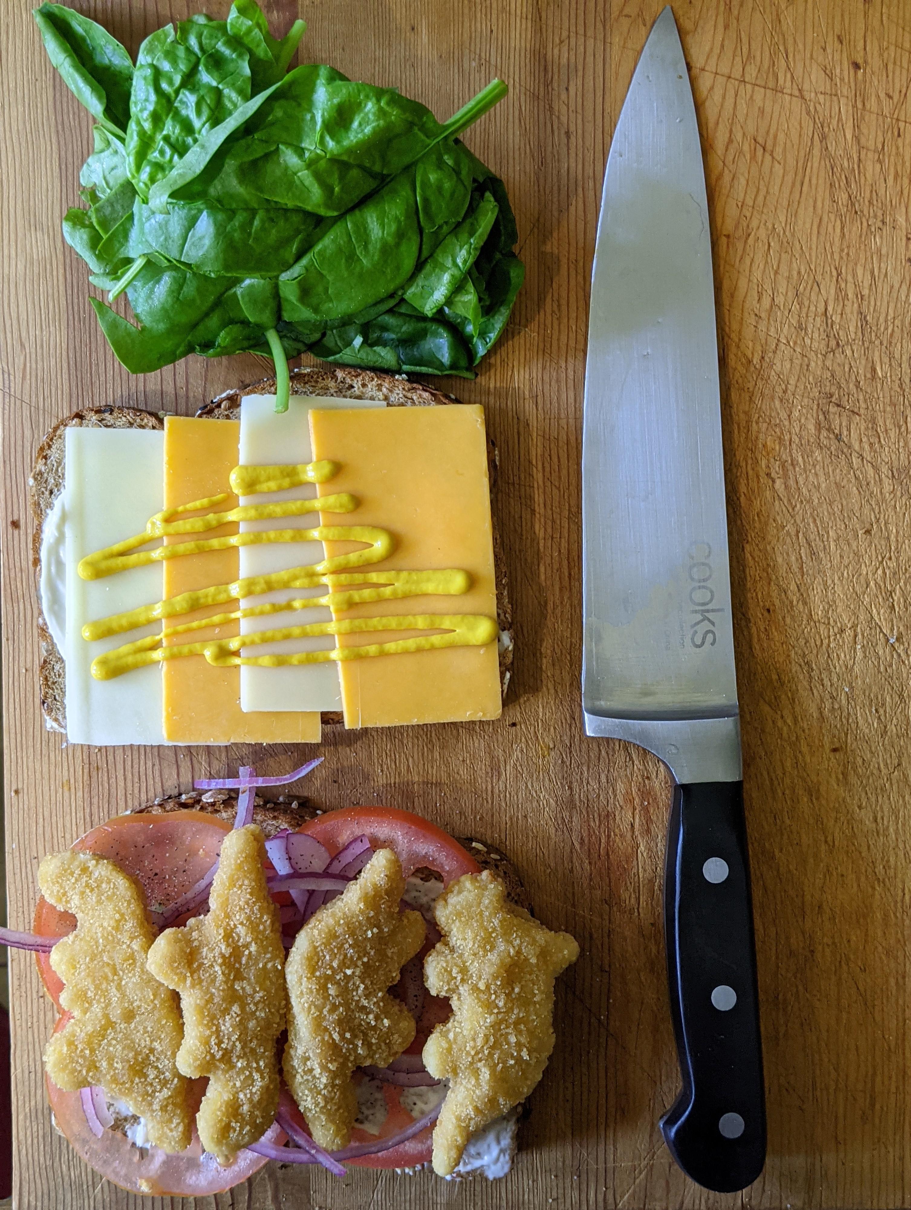 Veggie dino nugget sandwich 😋 r/FoodPorn