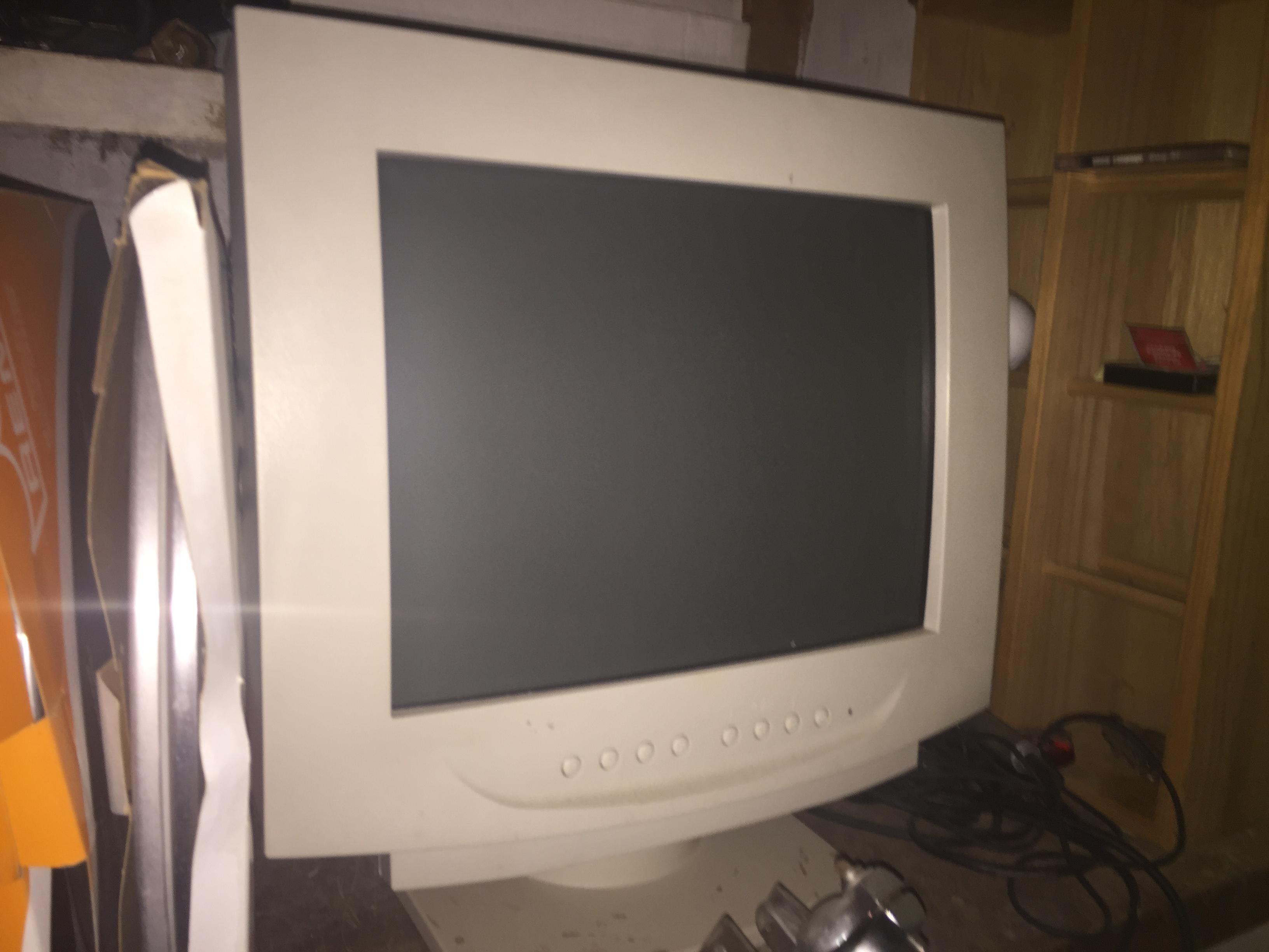 Anybody able to identify this PC CRT monitor? I took a picture of it