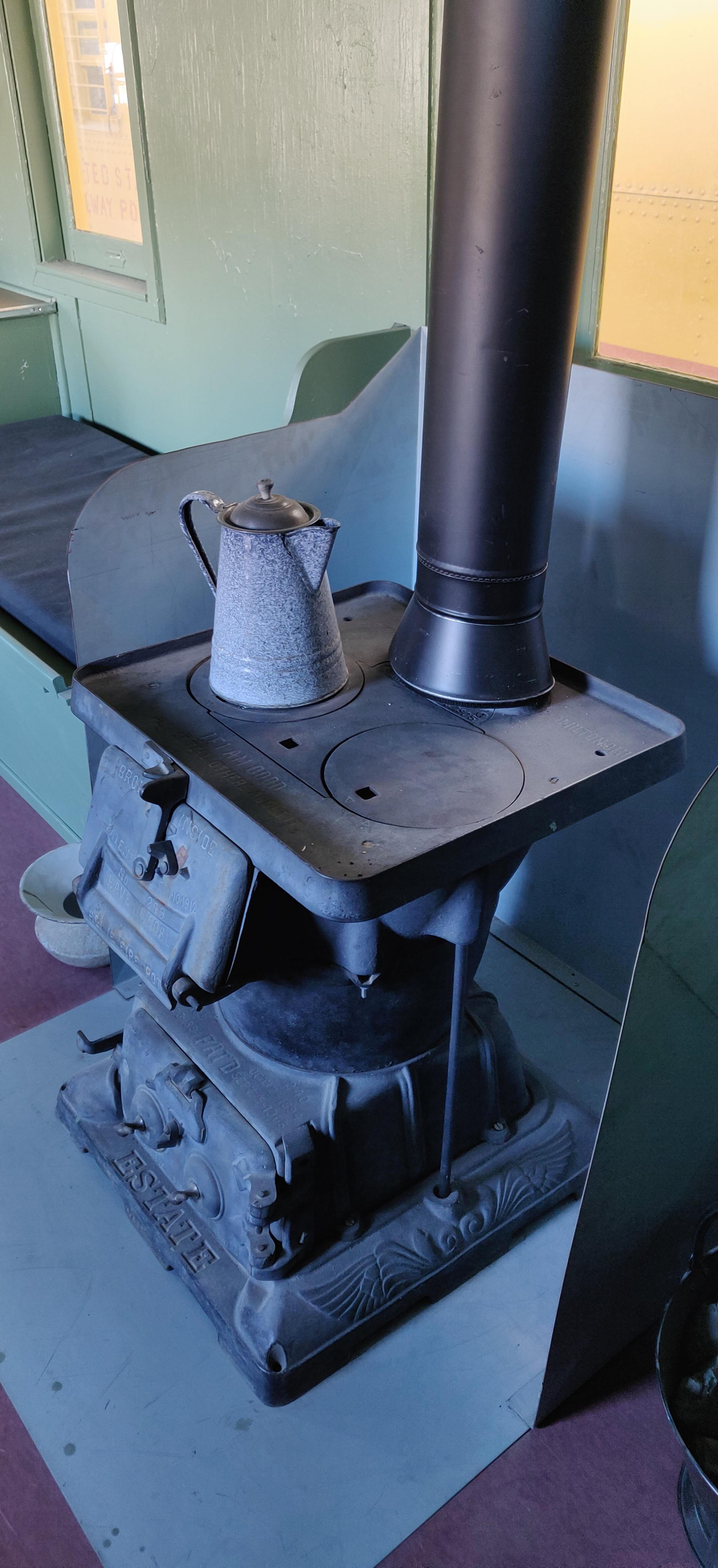 Train Caboose Cast Iron Stove (more photos) r/castiron