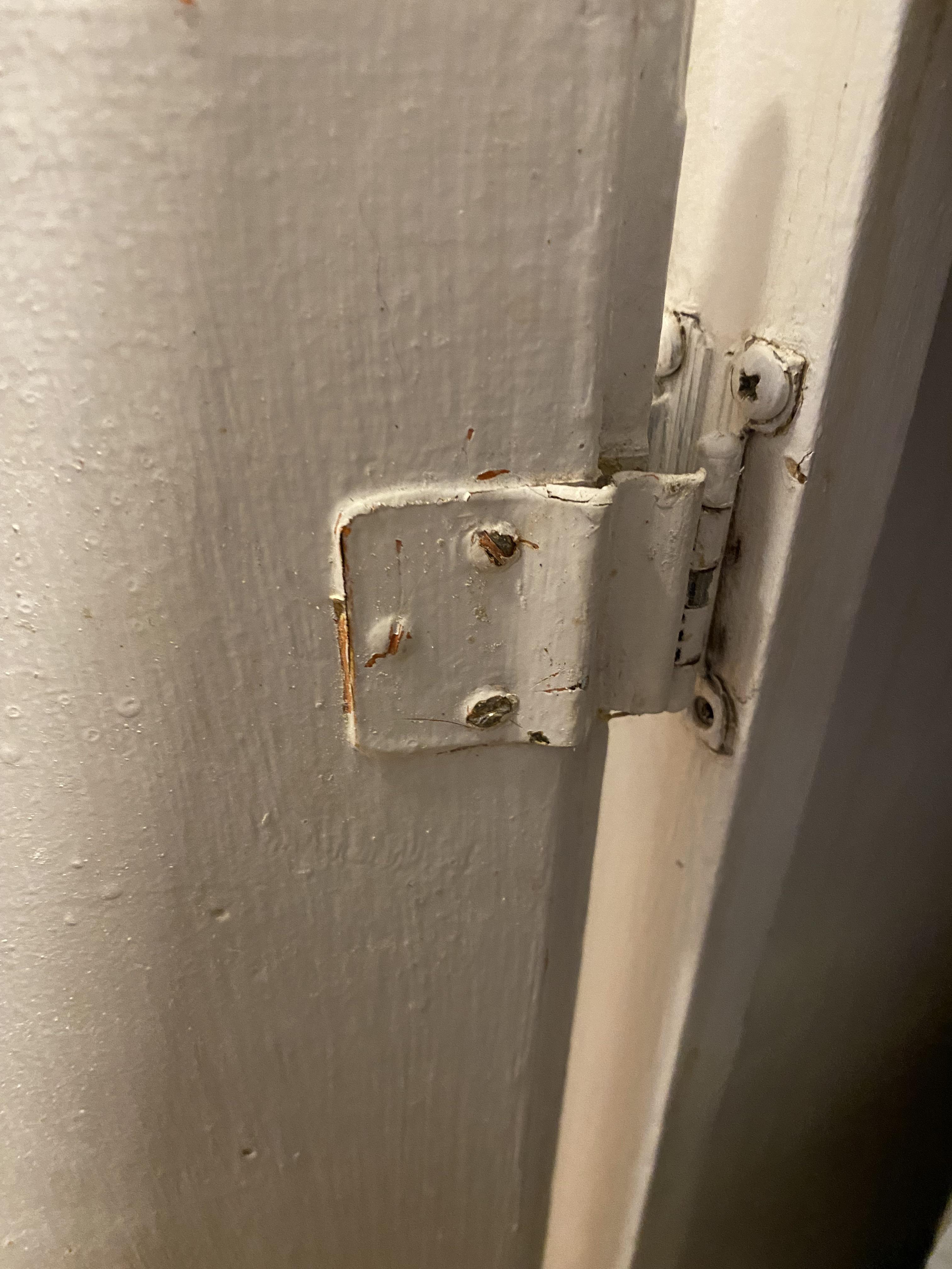 How to remove hinge without destroying wooden door. Skew heads