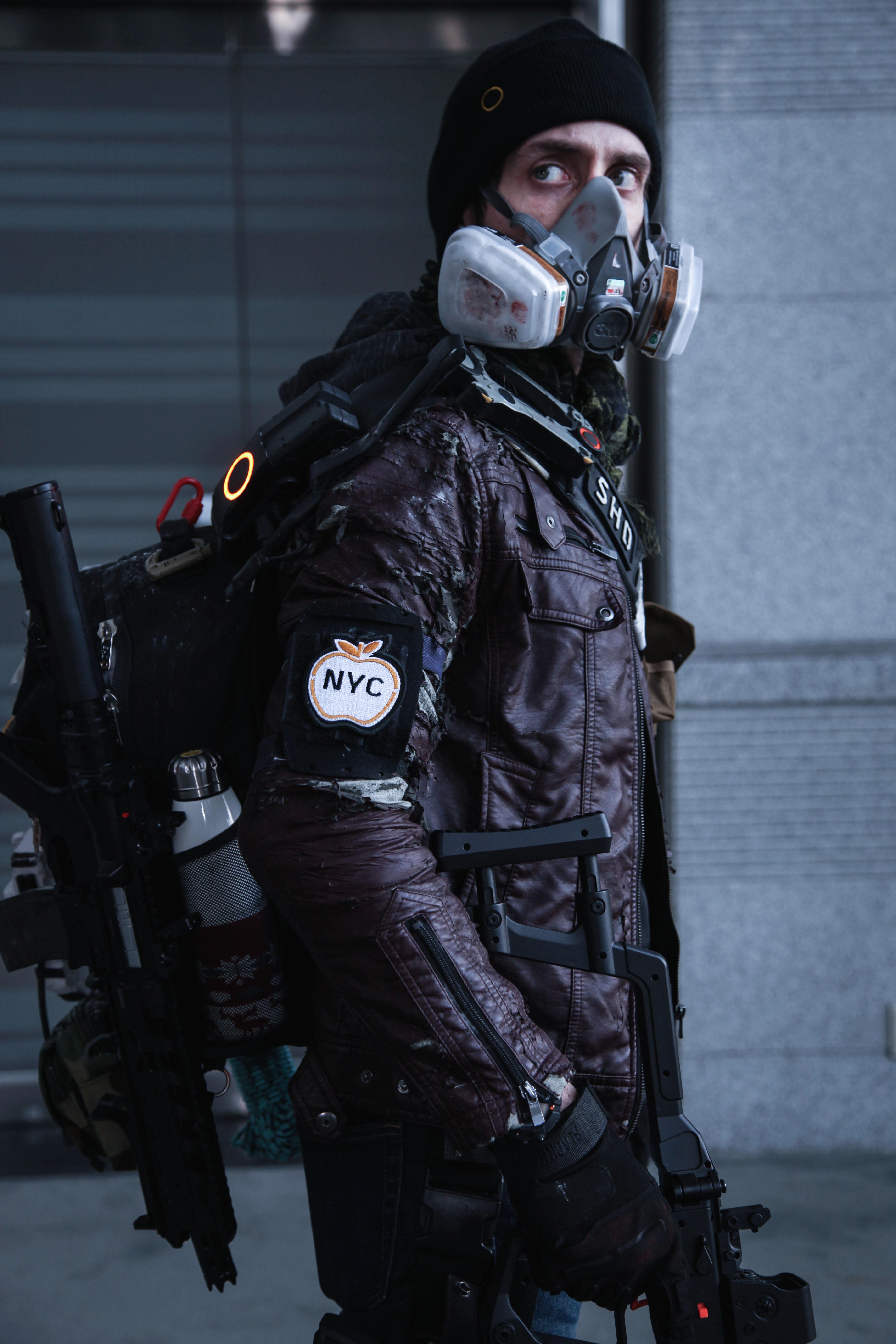 Division 1 Agent Cosplay "Who's there!" r/thedivision