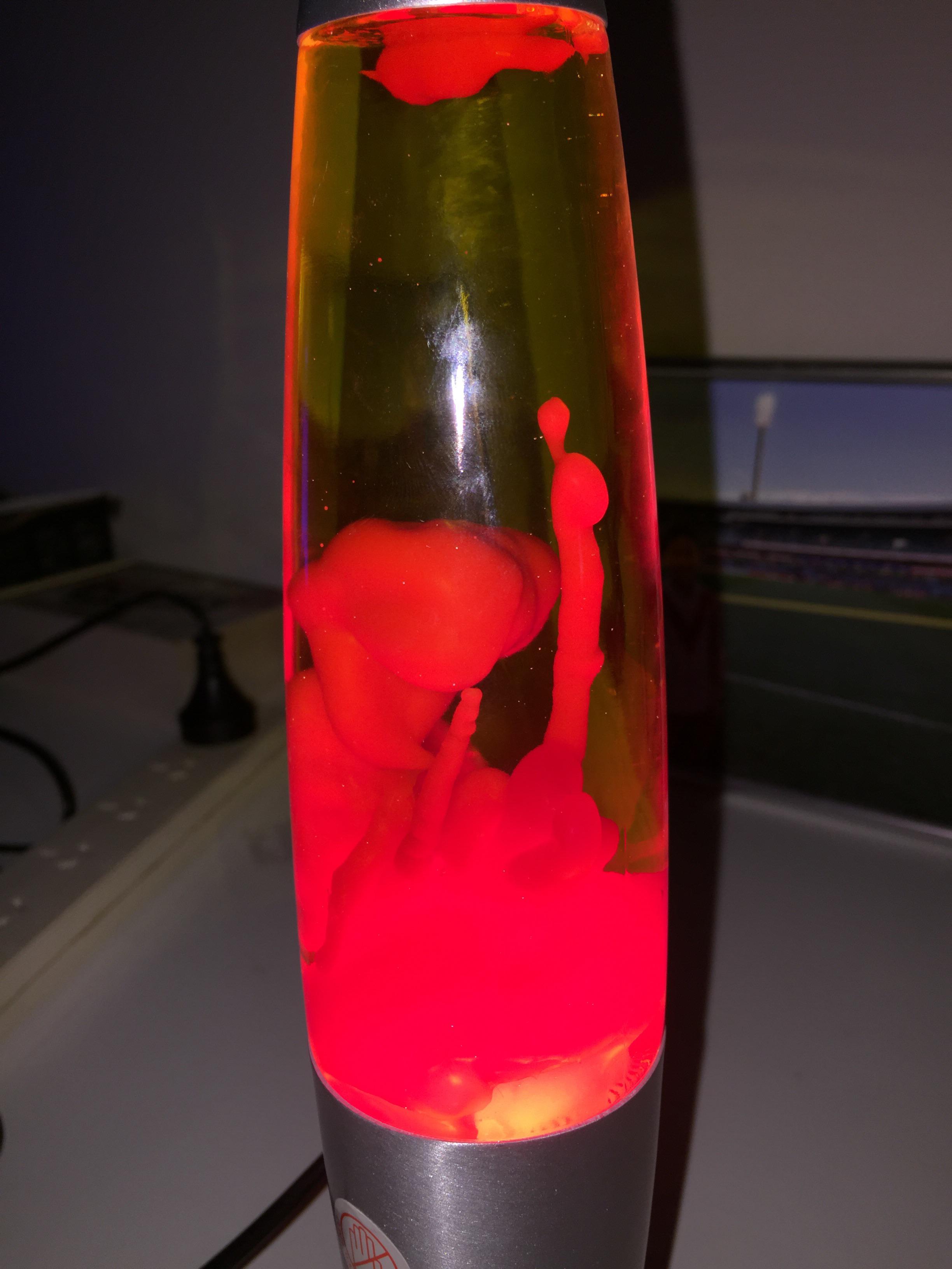 Dose anyone know what my lava lamp is doing r/Lavalamps