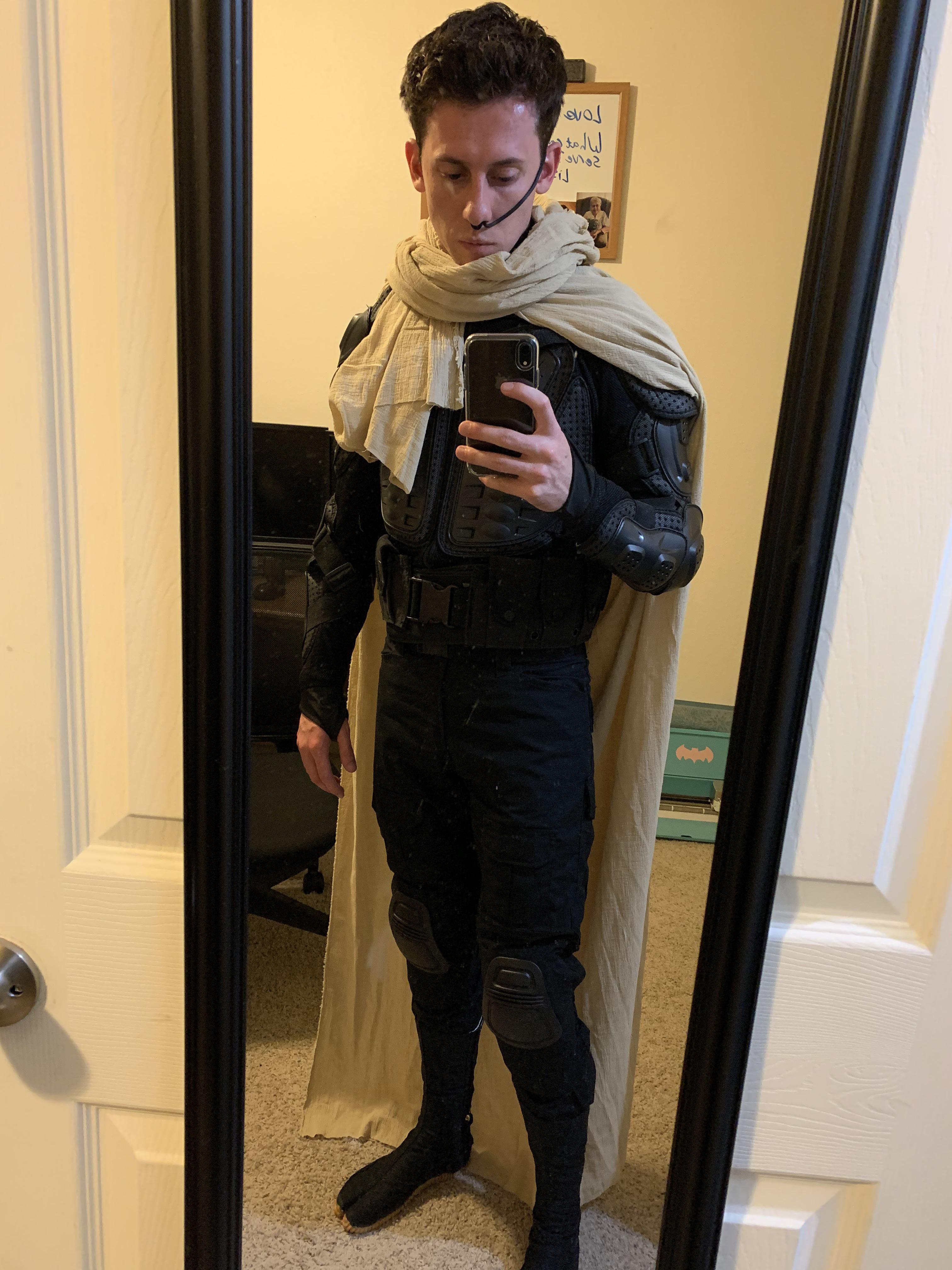 Finished my Paul Maud’ Dib/stillsuit Halloween costume today. What do y