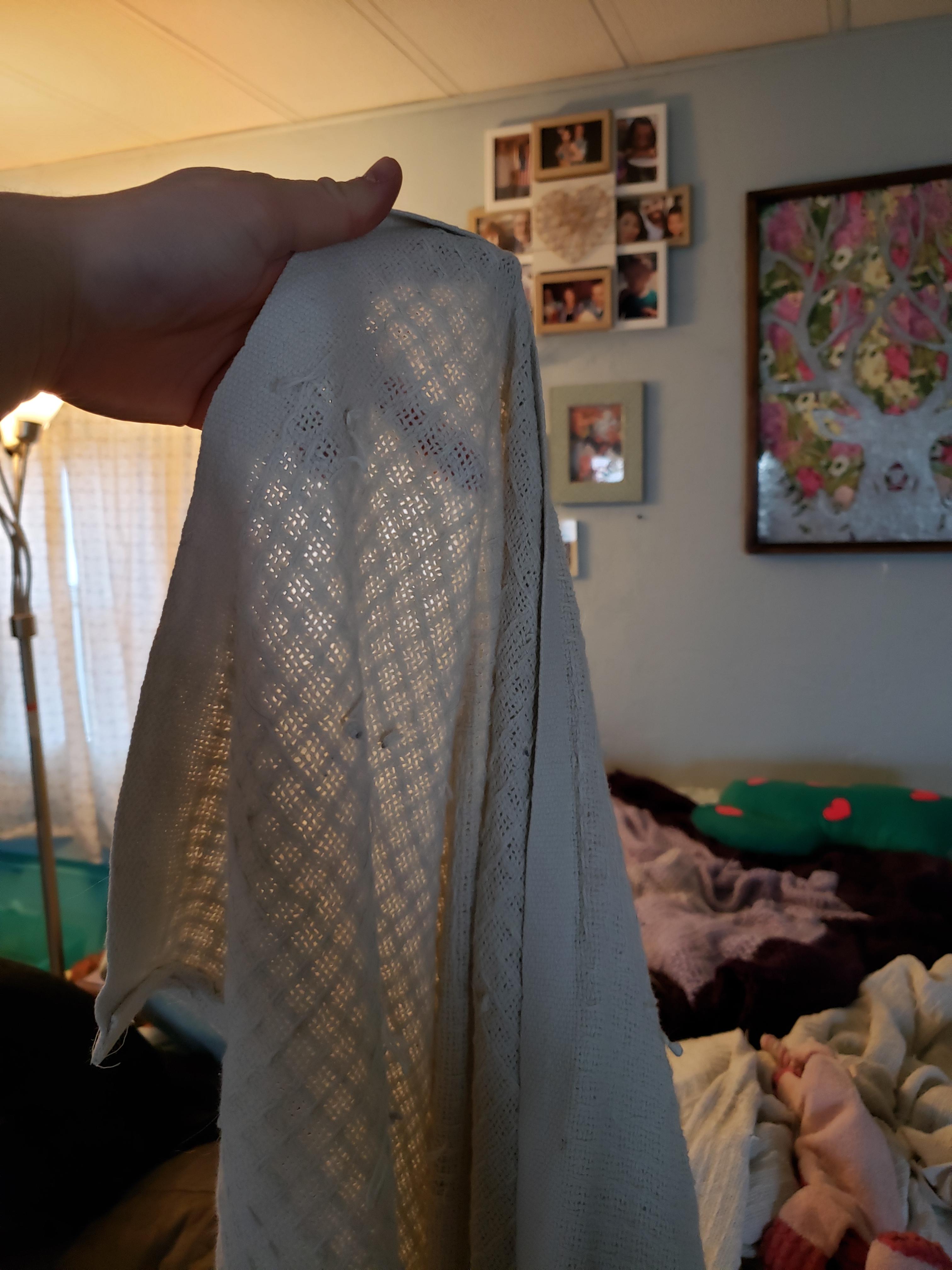 My husbands favorite blanket I want to replace r/HelpMeFind