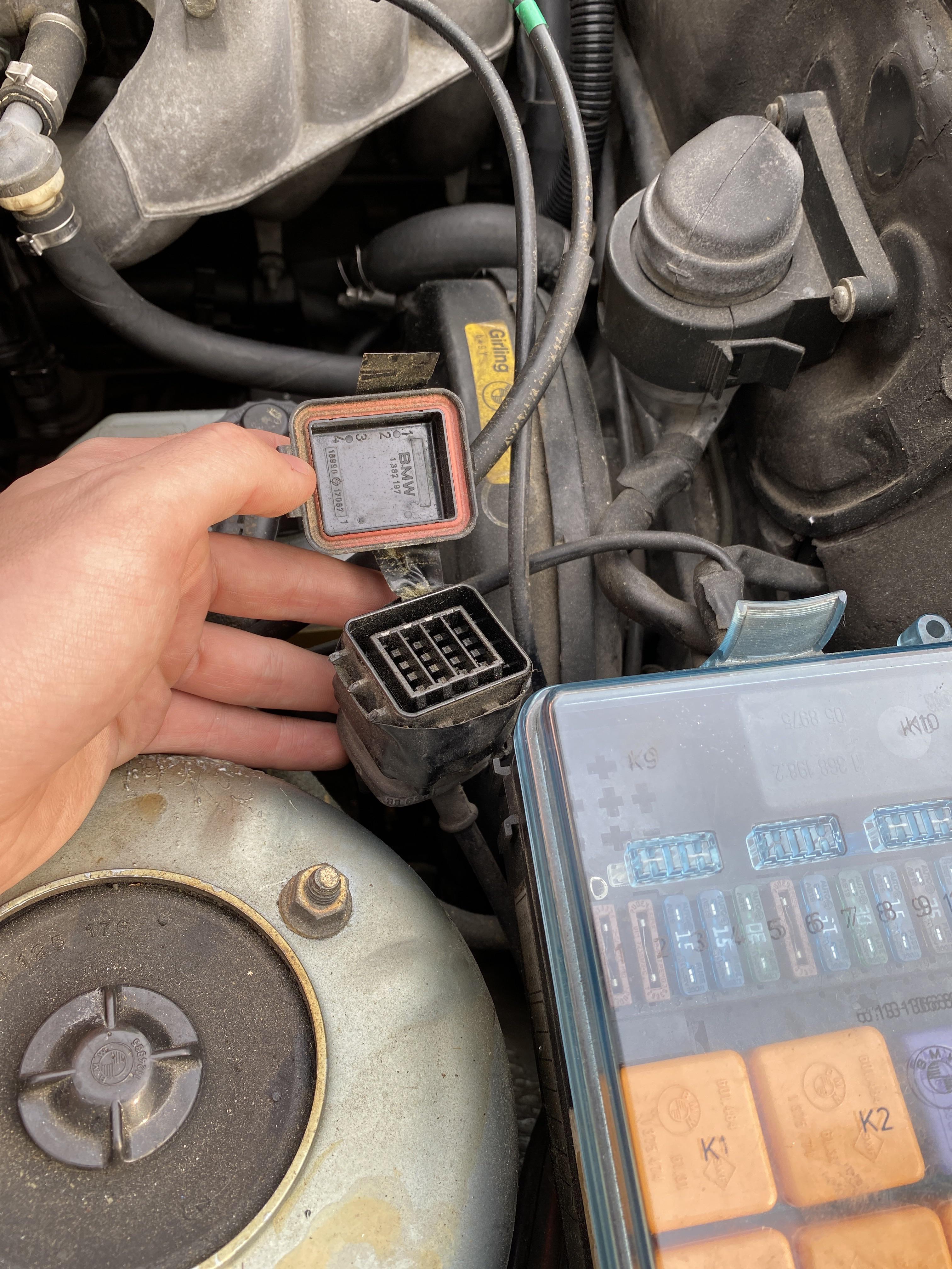 Hey Reddit. Found this fuse box loose in my engine bay. Any ideas as to