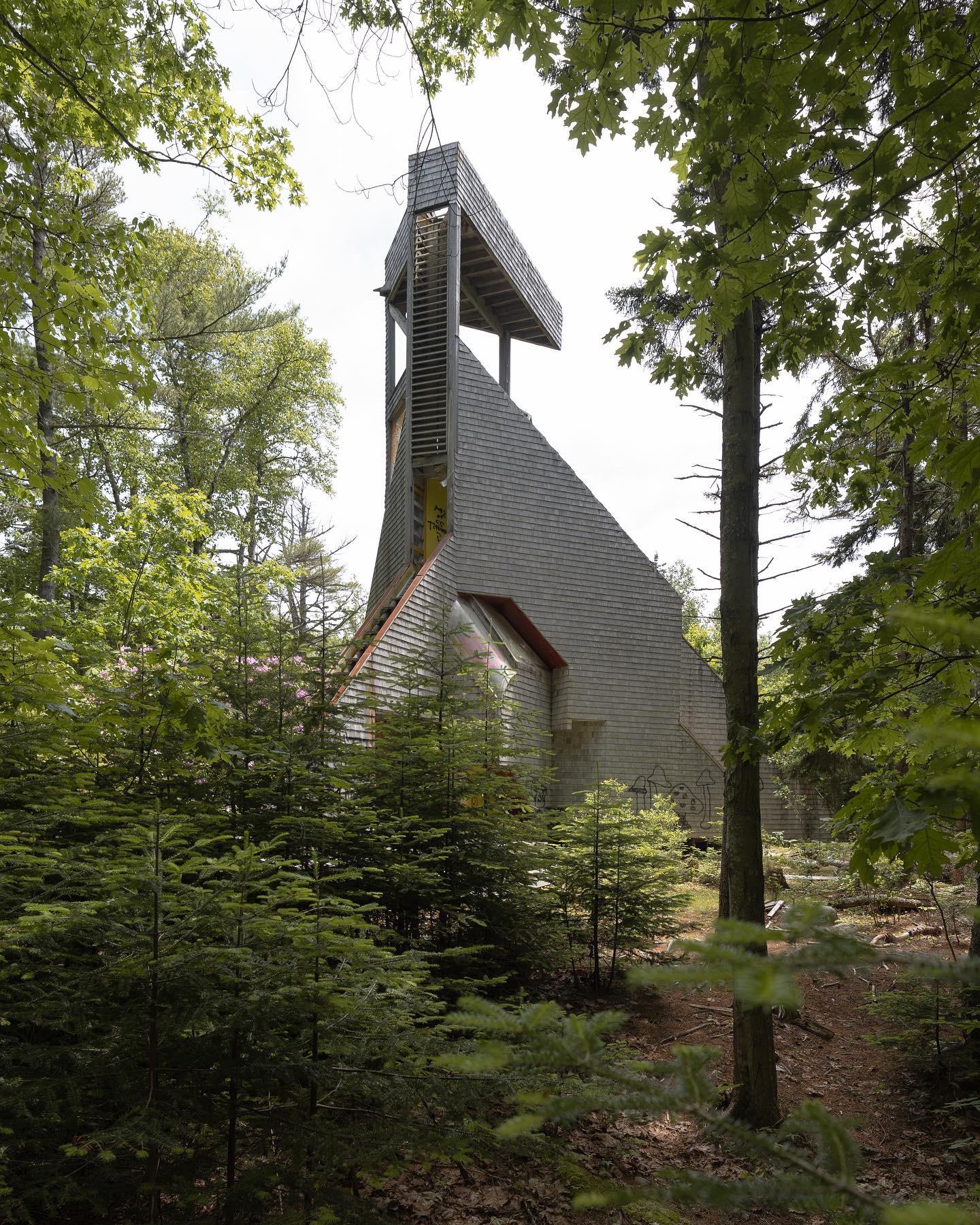 The Abandoned Alien House ON One Beer Can Ln. in Maine evilbuildings