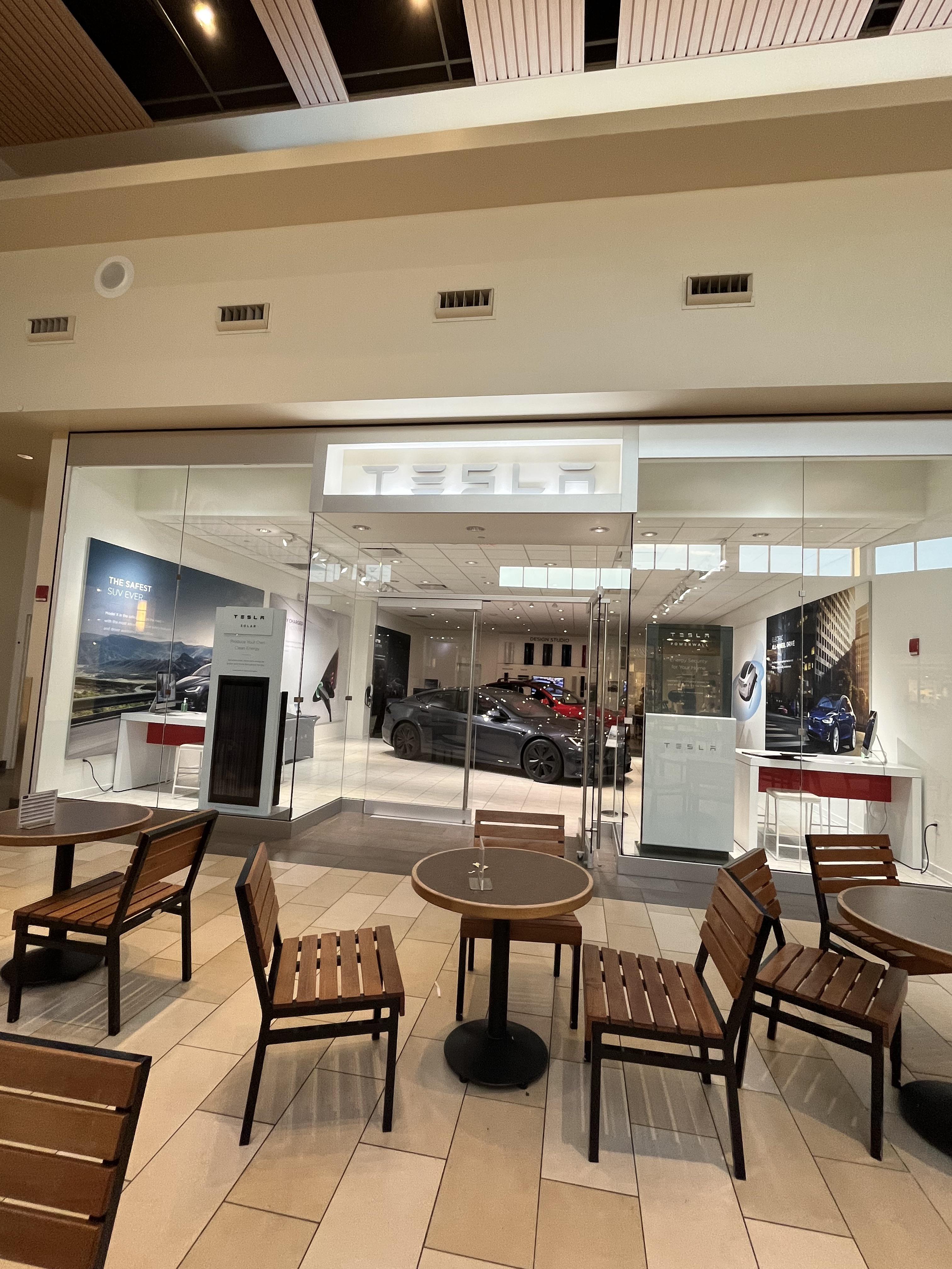 The Tesla store at Christiana Mall. r/malls