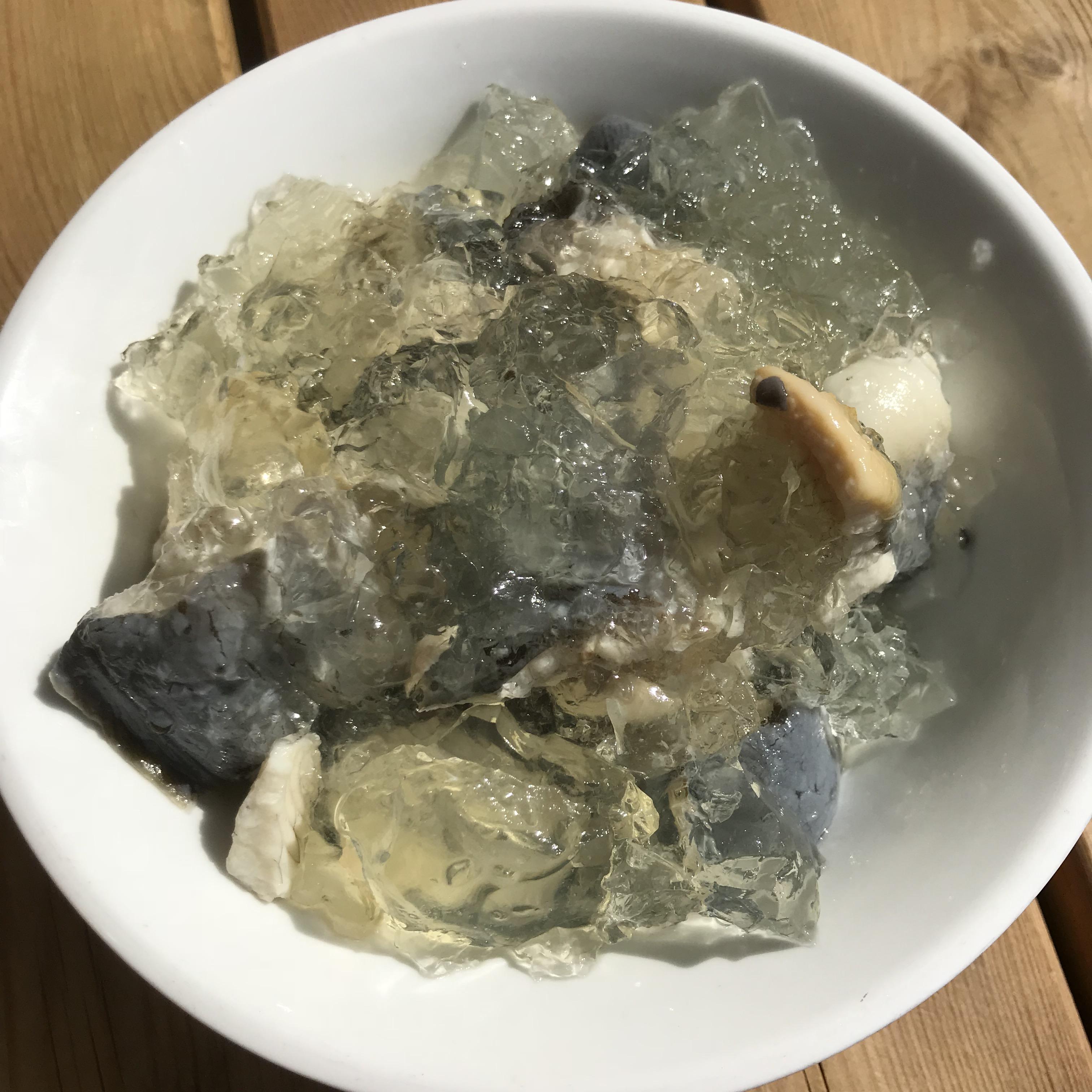 A bowl of jellied eels only cost me £6 at this English pub. Never